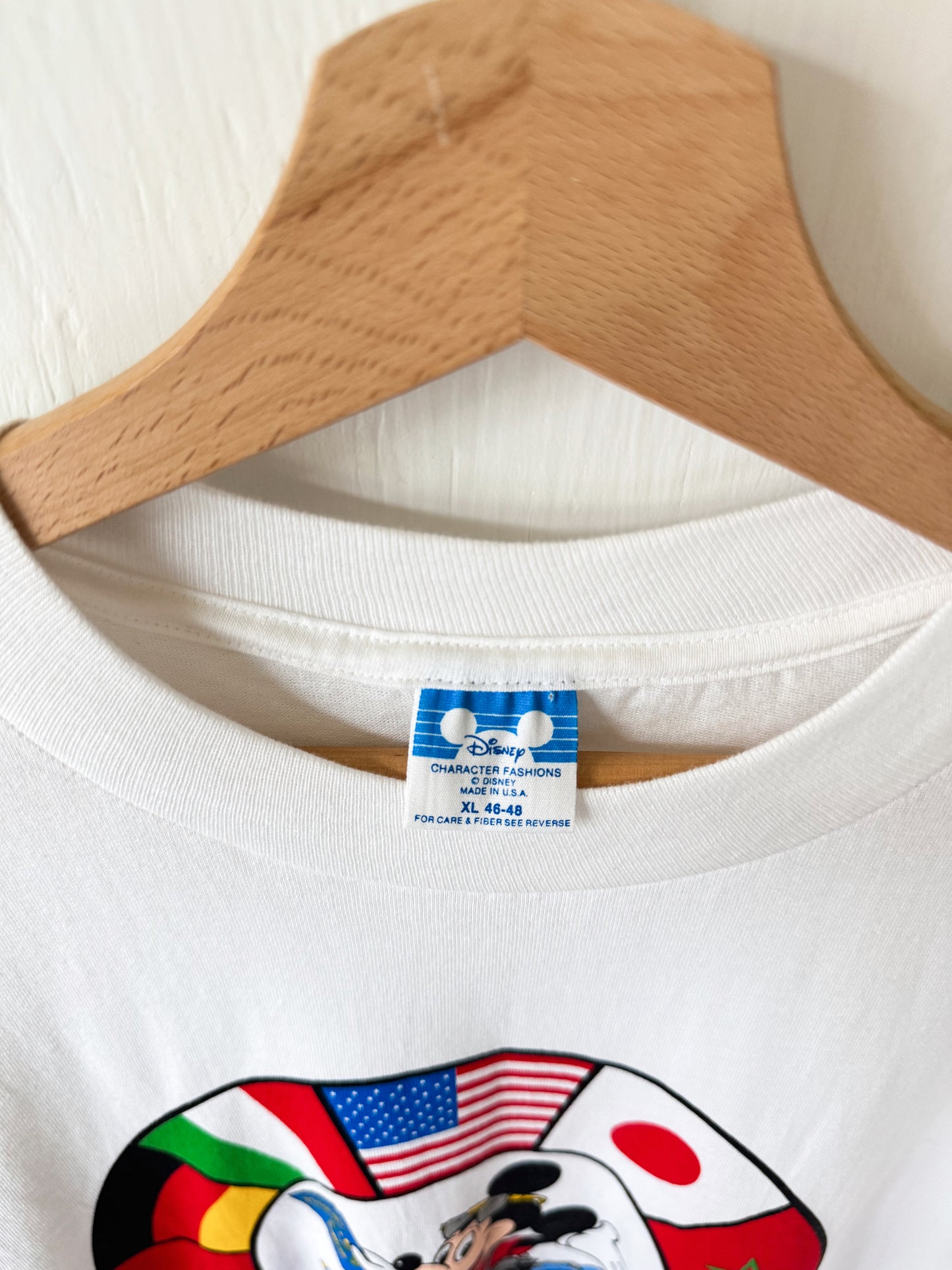 VINTAGE 90’s Epcot World Showcase Traveling Mickey - XL