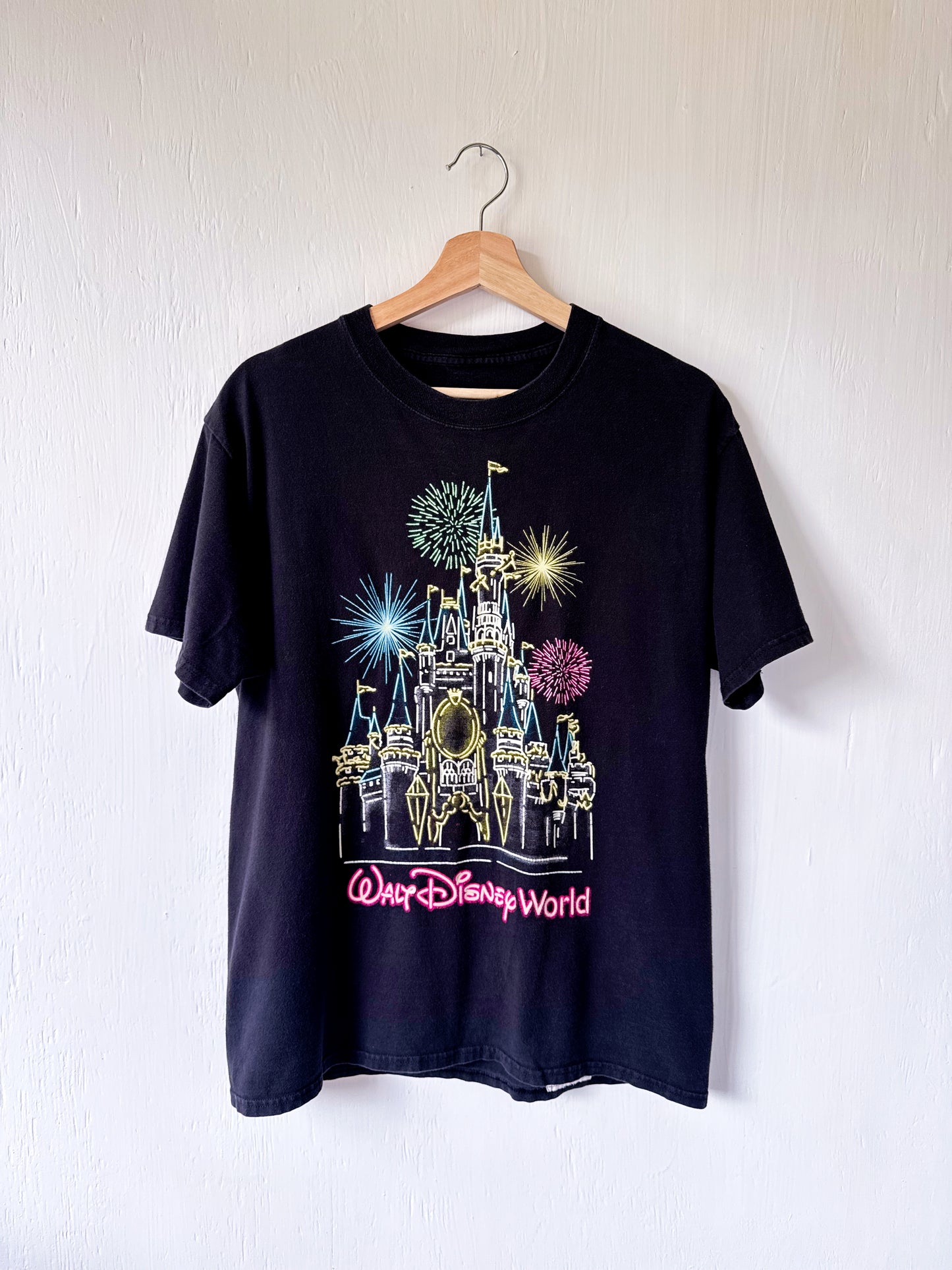 VINTAGE 00’s Neon Castle Tee - M