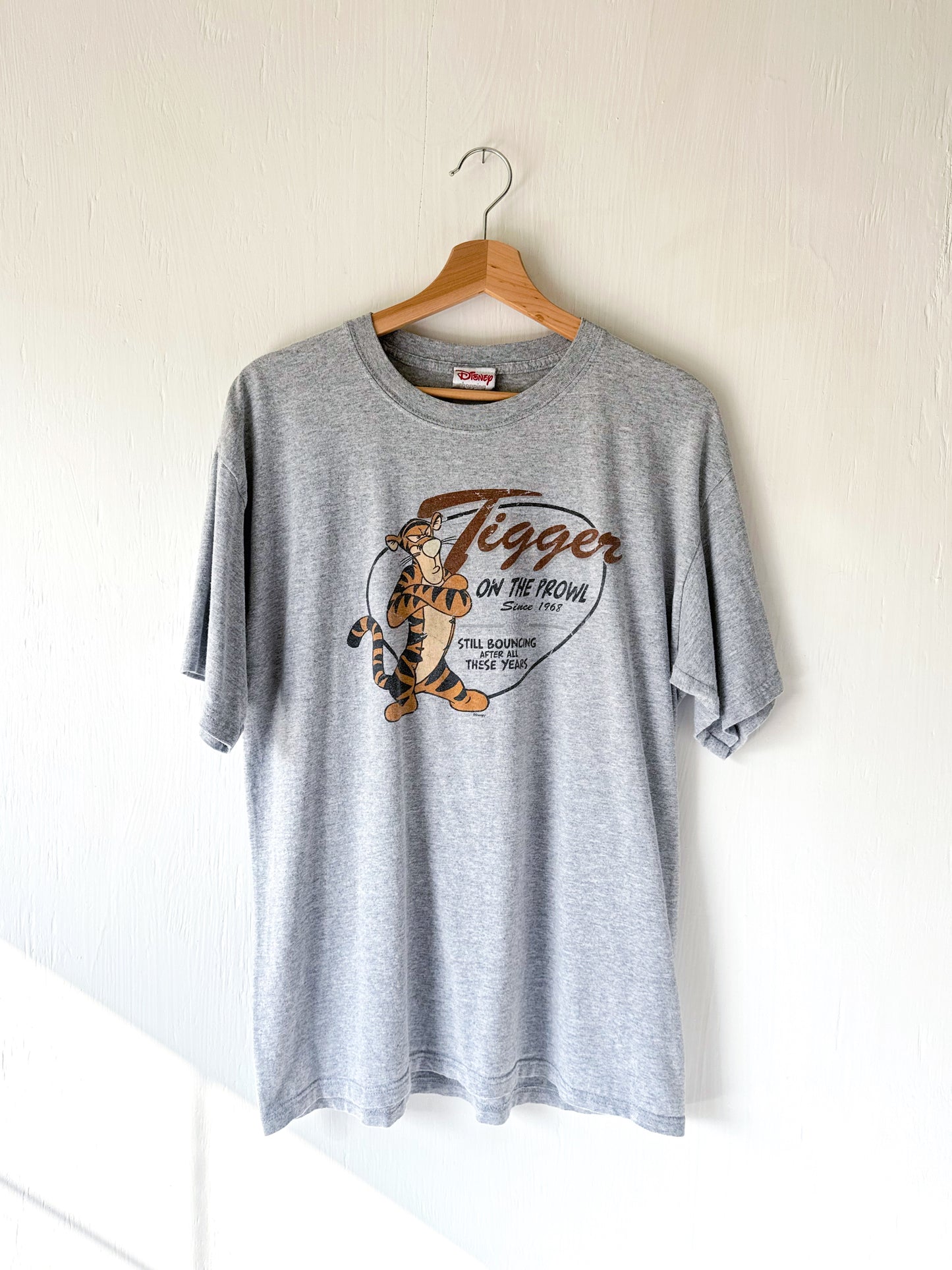 VINTAGE Disney Store Tigger Tee - M/L