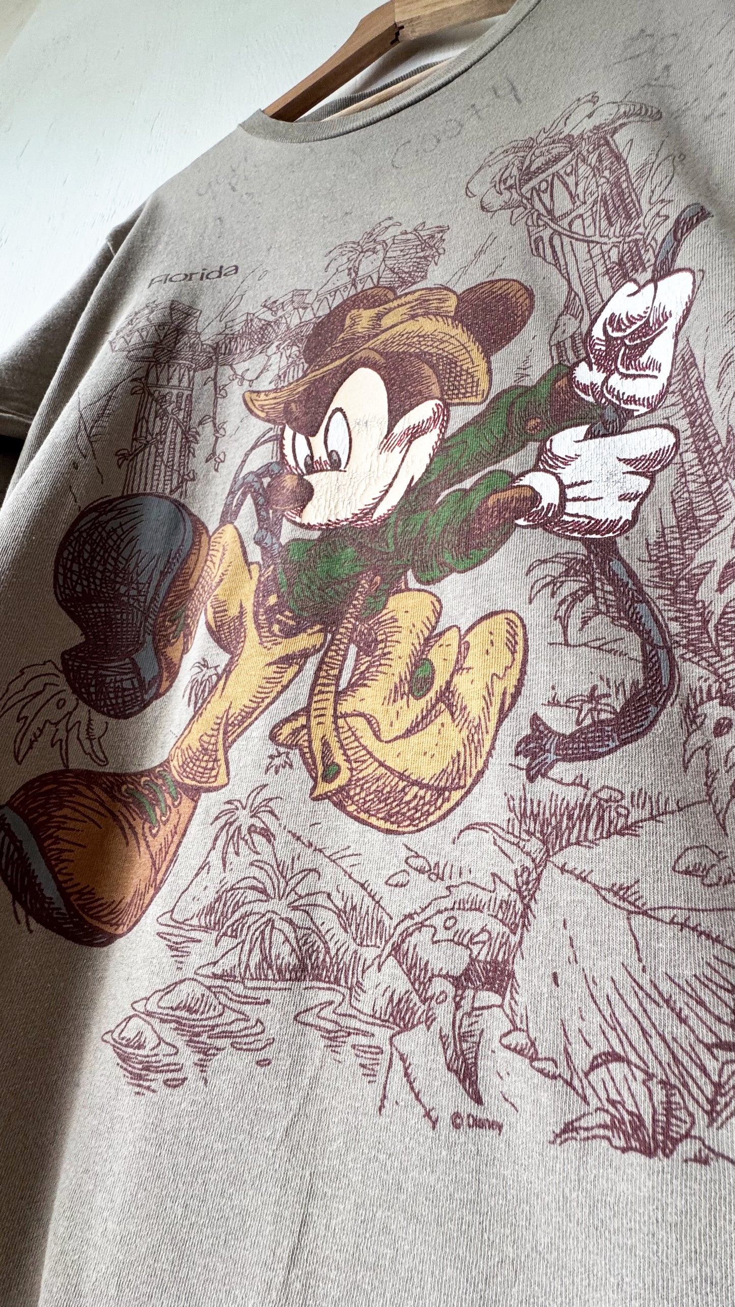 VINTAGE *Rare* 90’s Indiana Jones Mickey Tee - M