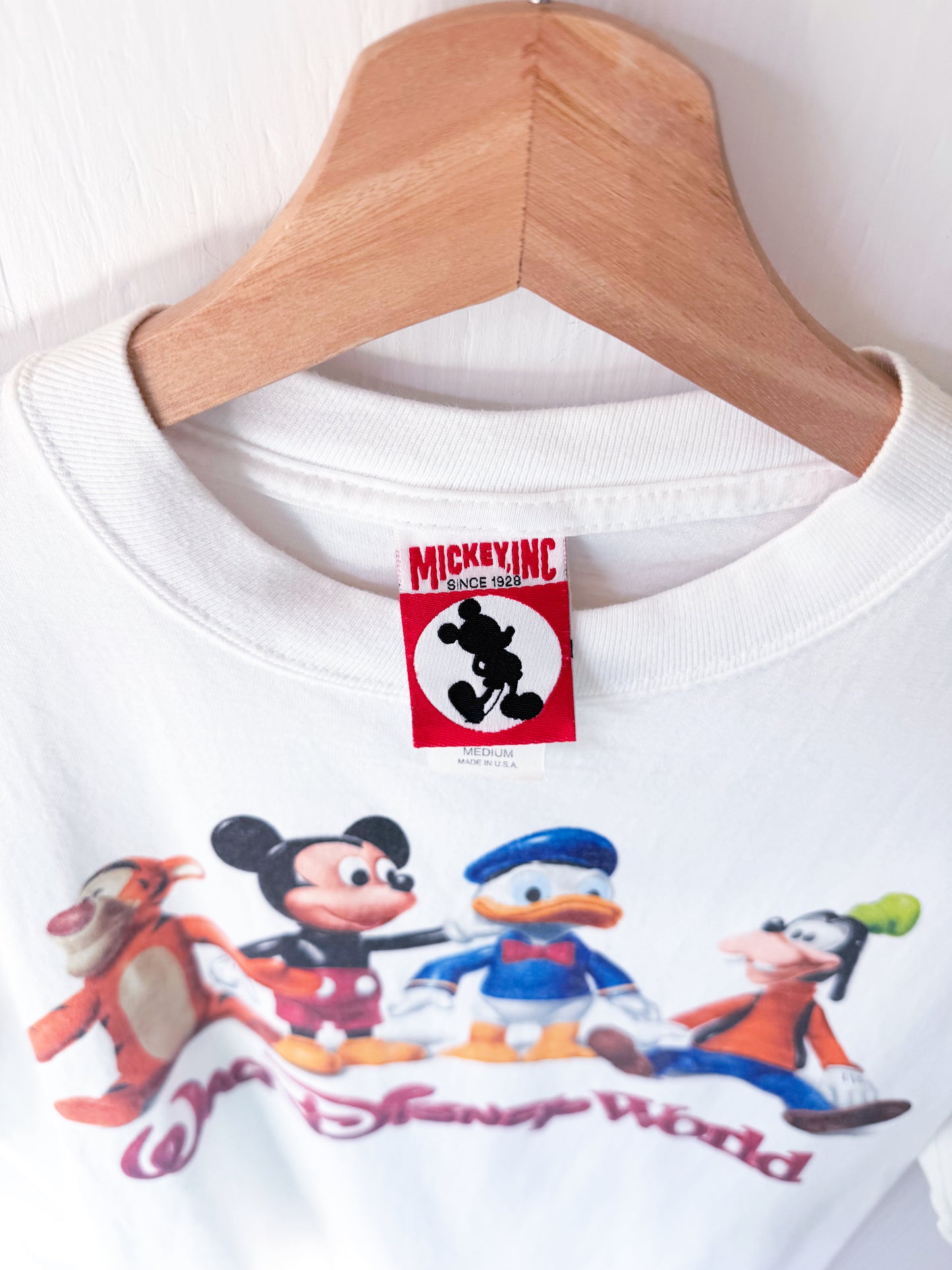 VINTAGE 90’s 3D Characters Tee - M