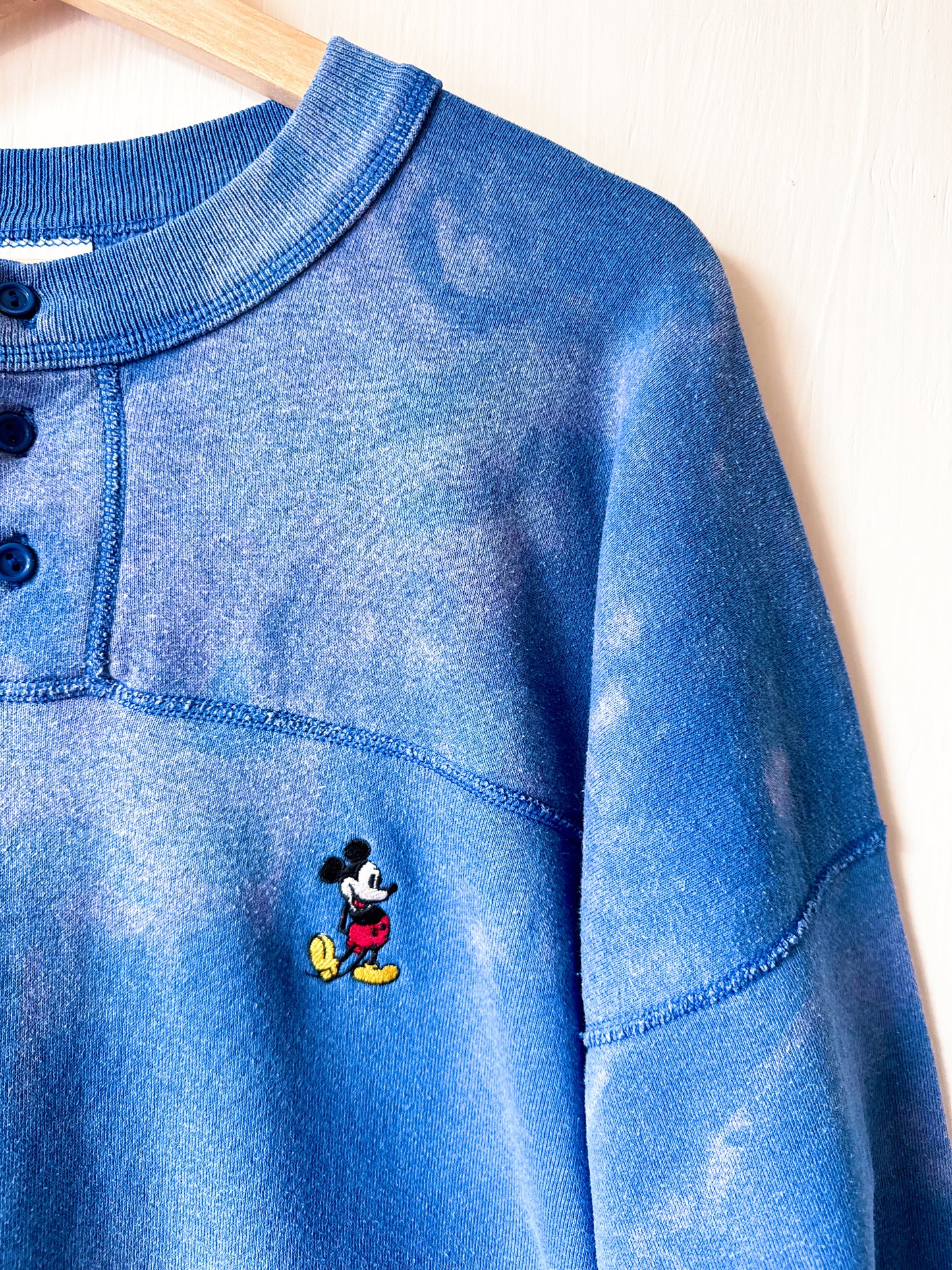 VINTAGE 90’s Embroidered Mickey Henley - L
