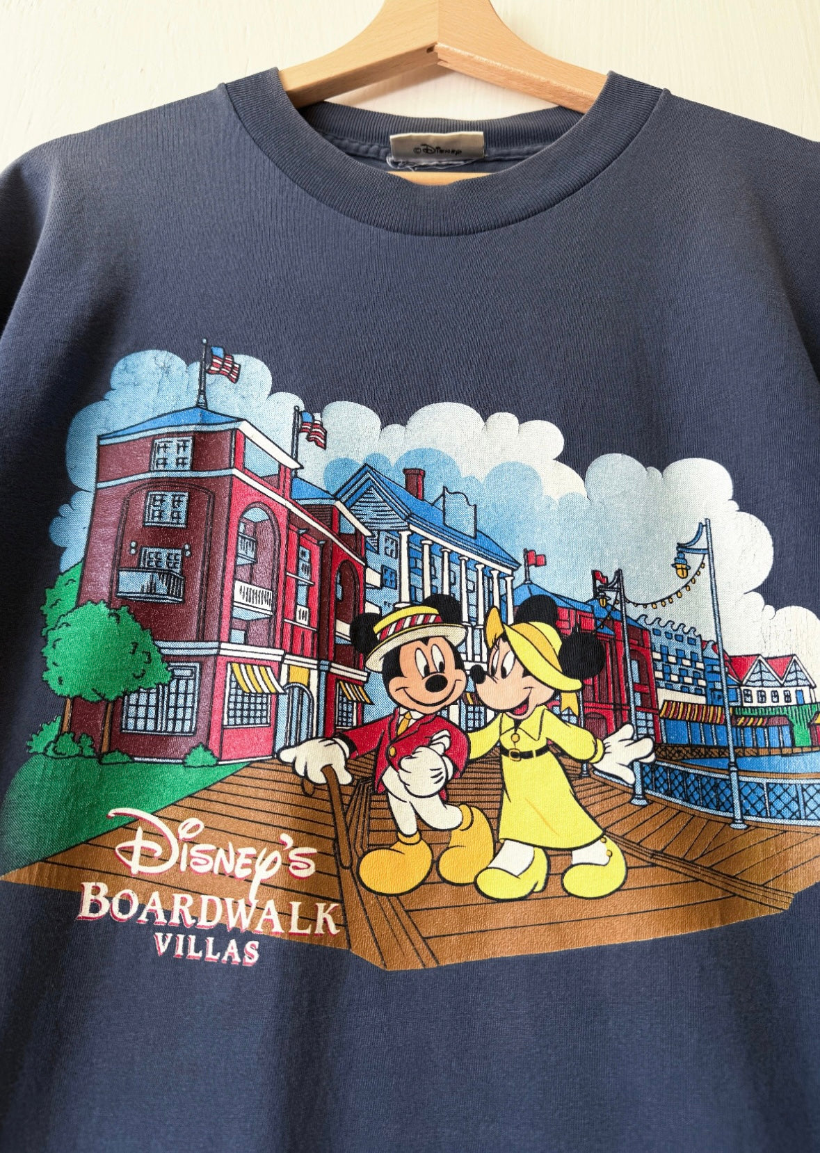 VINTAGE 00’s Rare Mickey Minnie Boardwalk Tee - L
