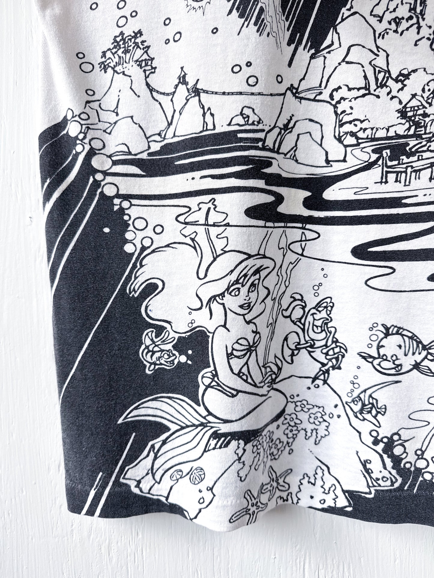 VINTAGE Rare 90’s Disney World On Ice Cuttoff Tank - XL
