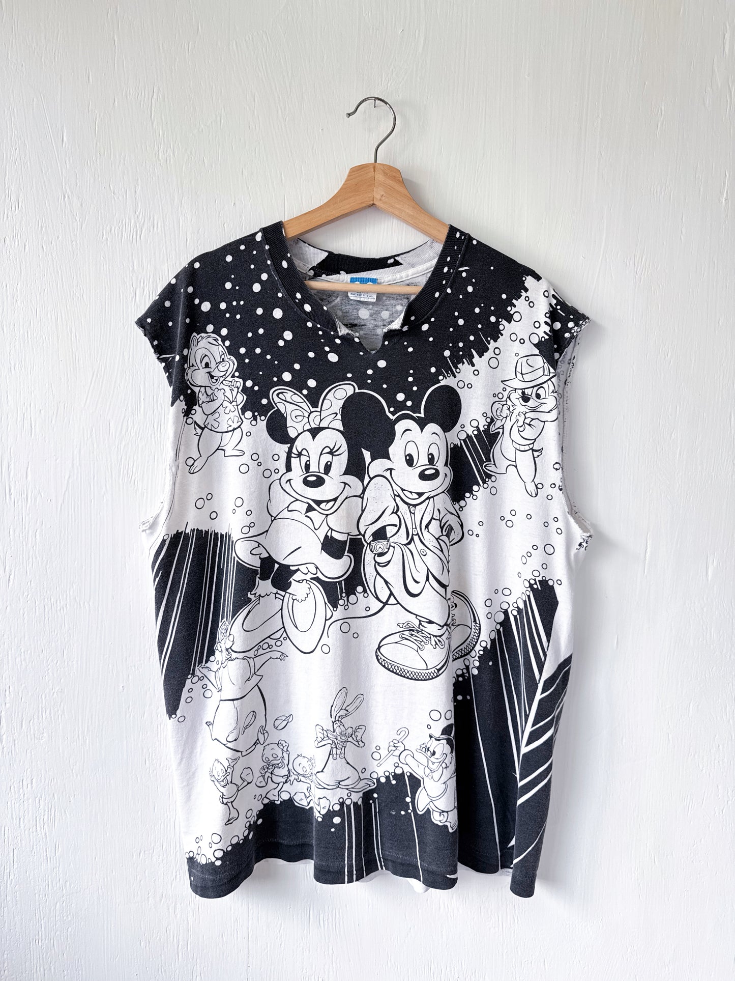 VINTAGE Rare 90’s Disney World On Ice Cuttoff Tank - XL