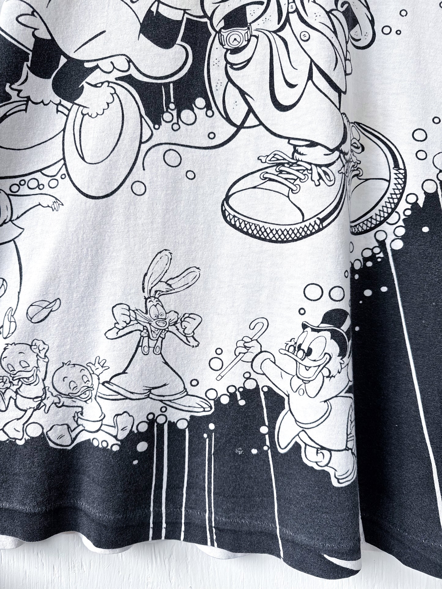 VINTAGE Rare 90’s Disney World On Ice Cuttoff Tank - XL