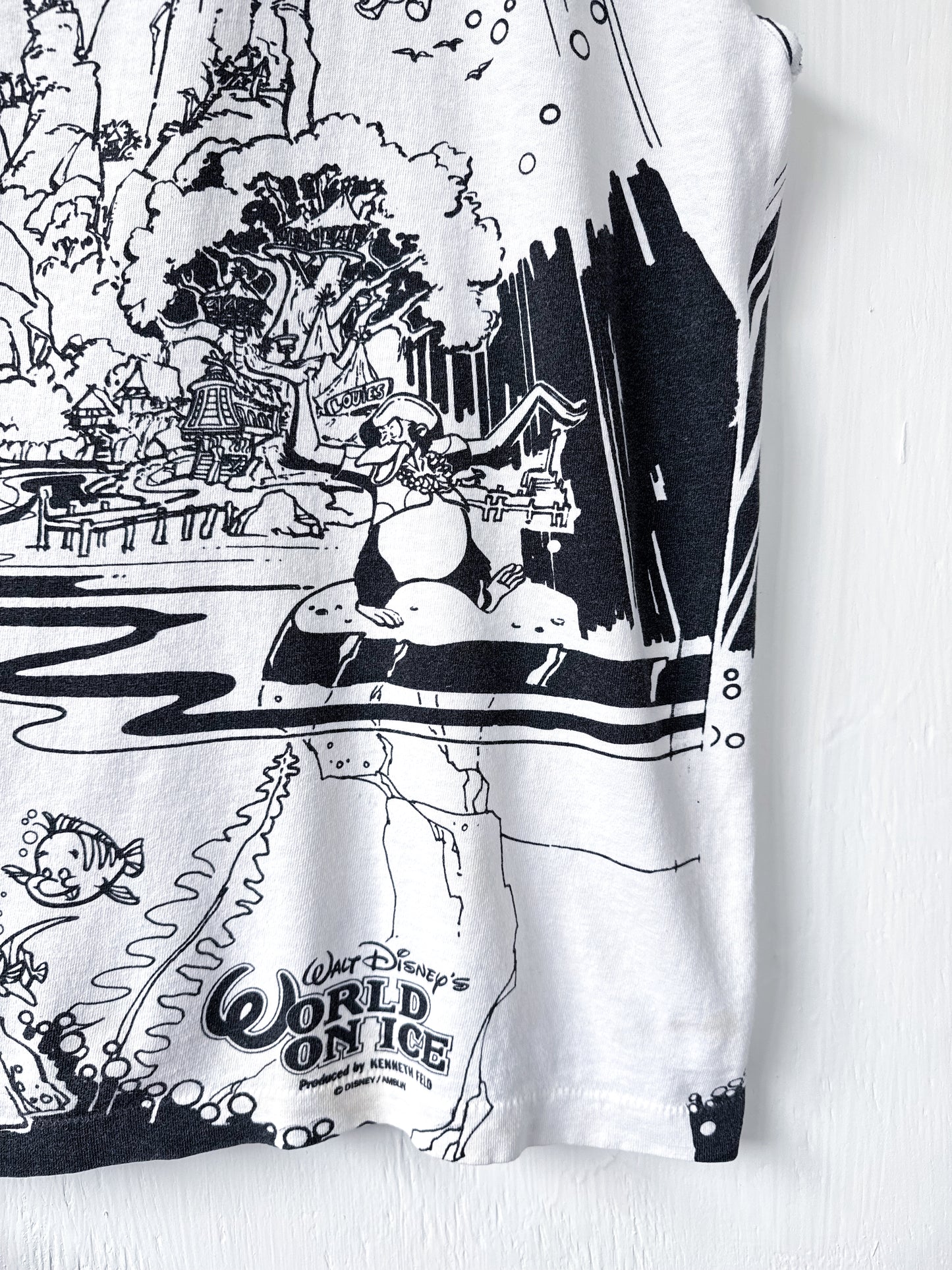 VINTAGE Rare 90’s Disney World On Ice Cuttoff Tank - XL