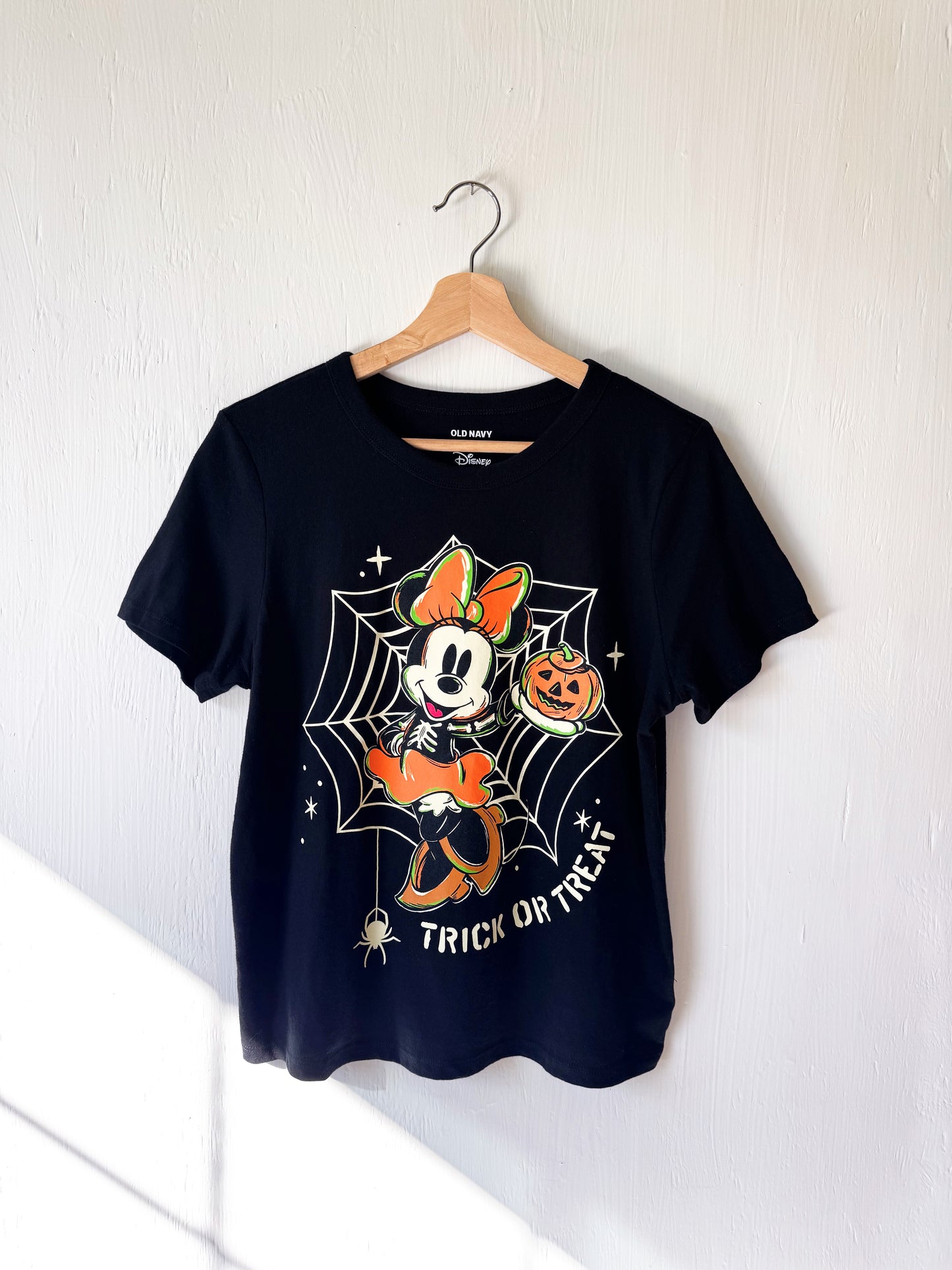 NEW Minnie Trick Or Treat Tee - M