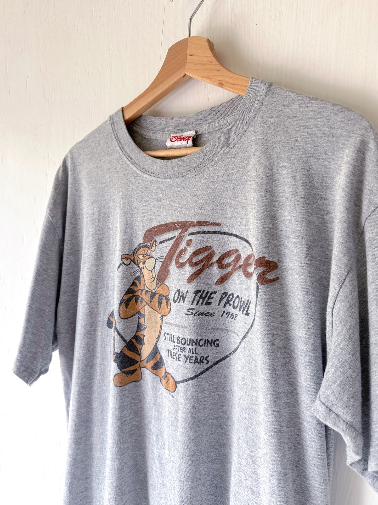VINTAGE Disney Store Tigger Tee - M/L