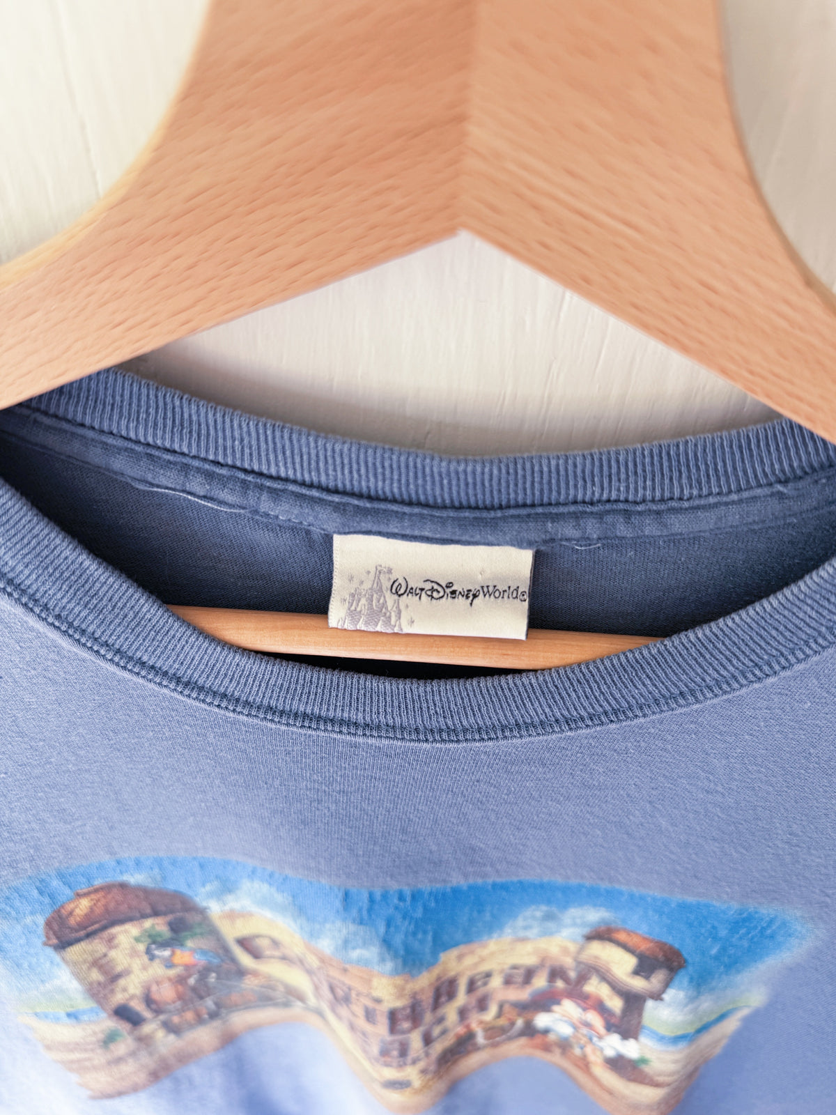 VINTAGE 00’s Mickey Caribbean Beach Resort Tee - M