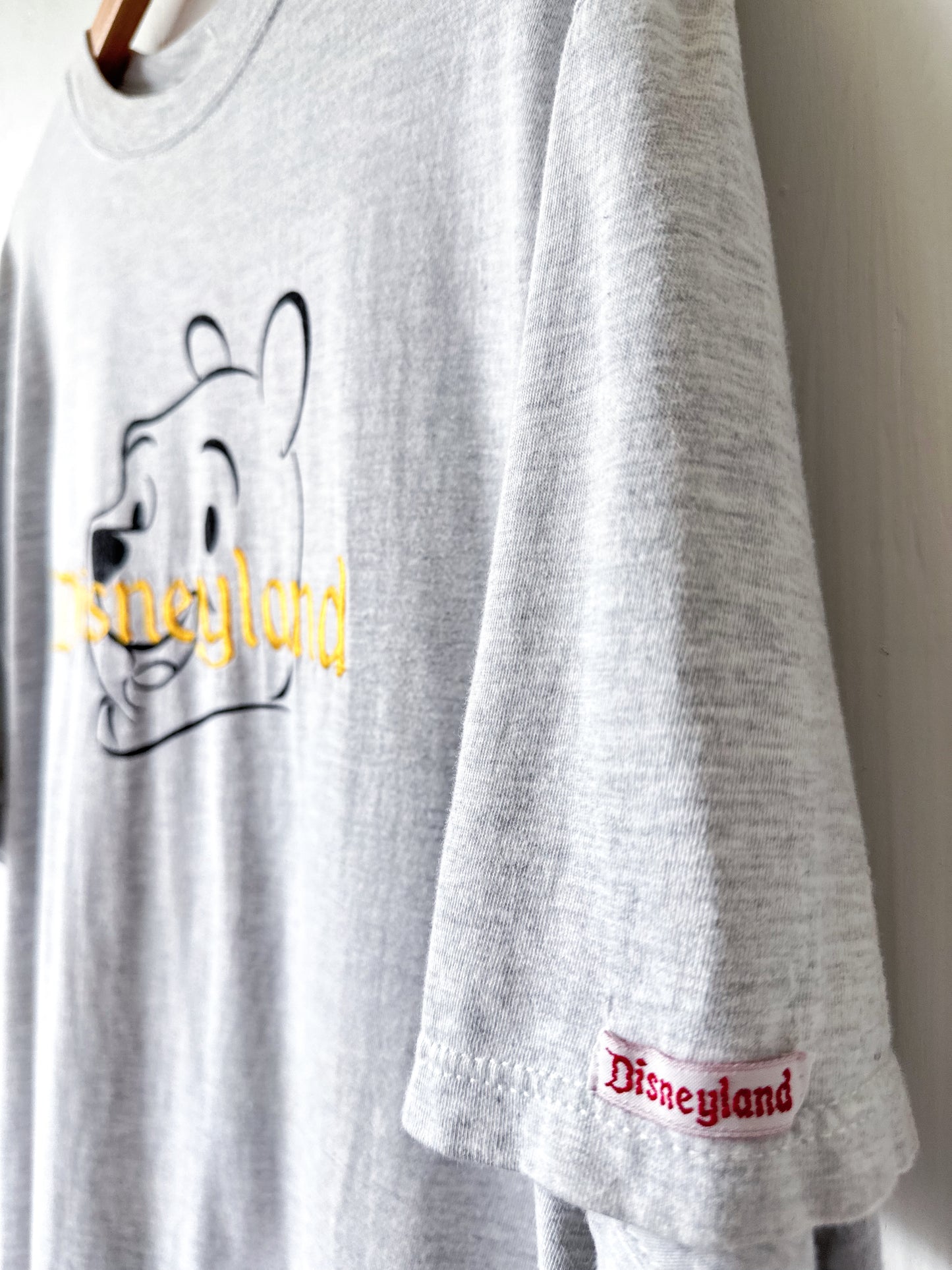 VINTAGE Embroidered Disneyland Pooh Tee - XL