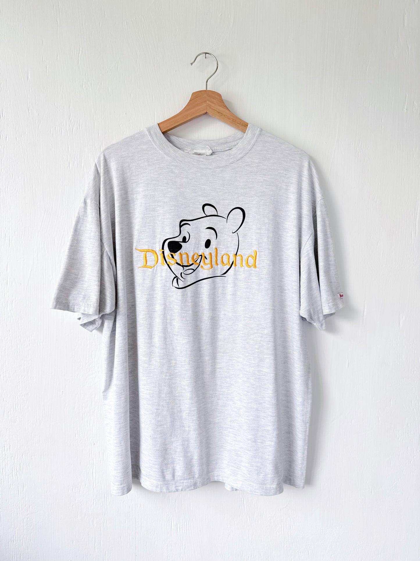 VINTAGE Embroidered Disneyland Pooh Tee - XL