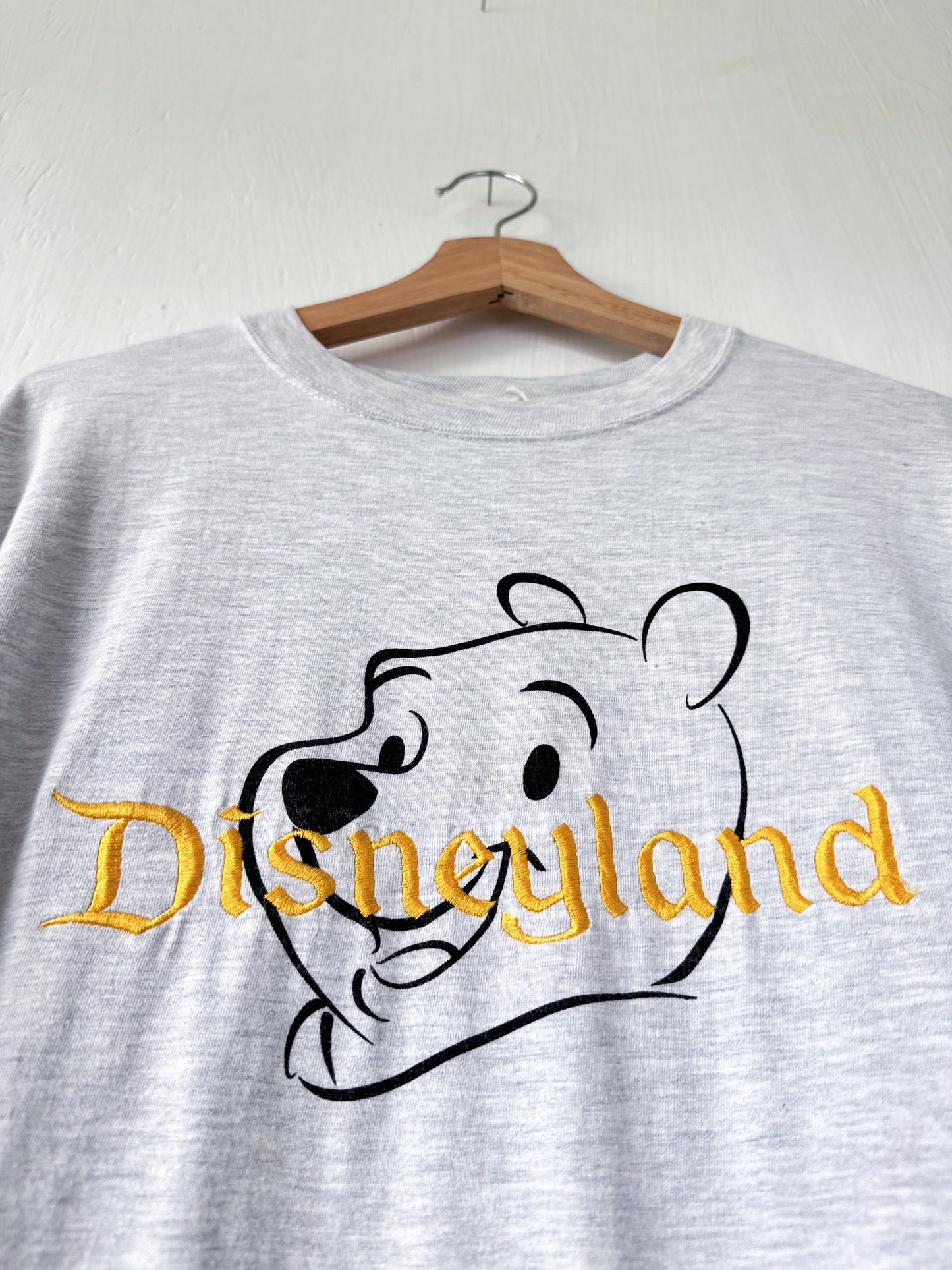 VINTAGE Embroidered Disneyland Pooh Tee - XL
