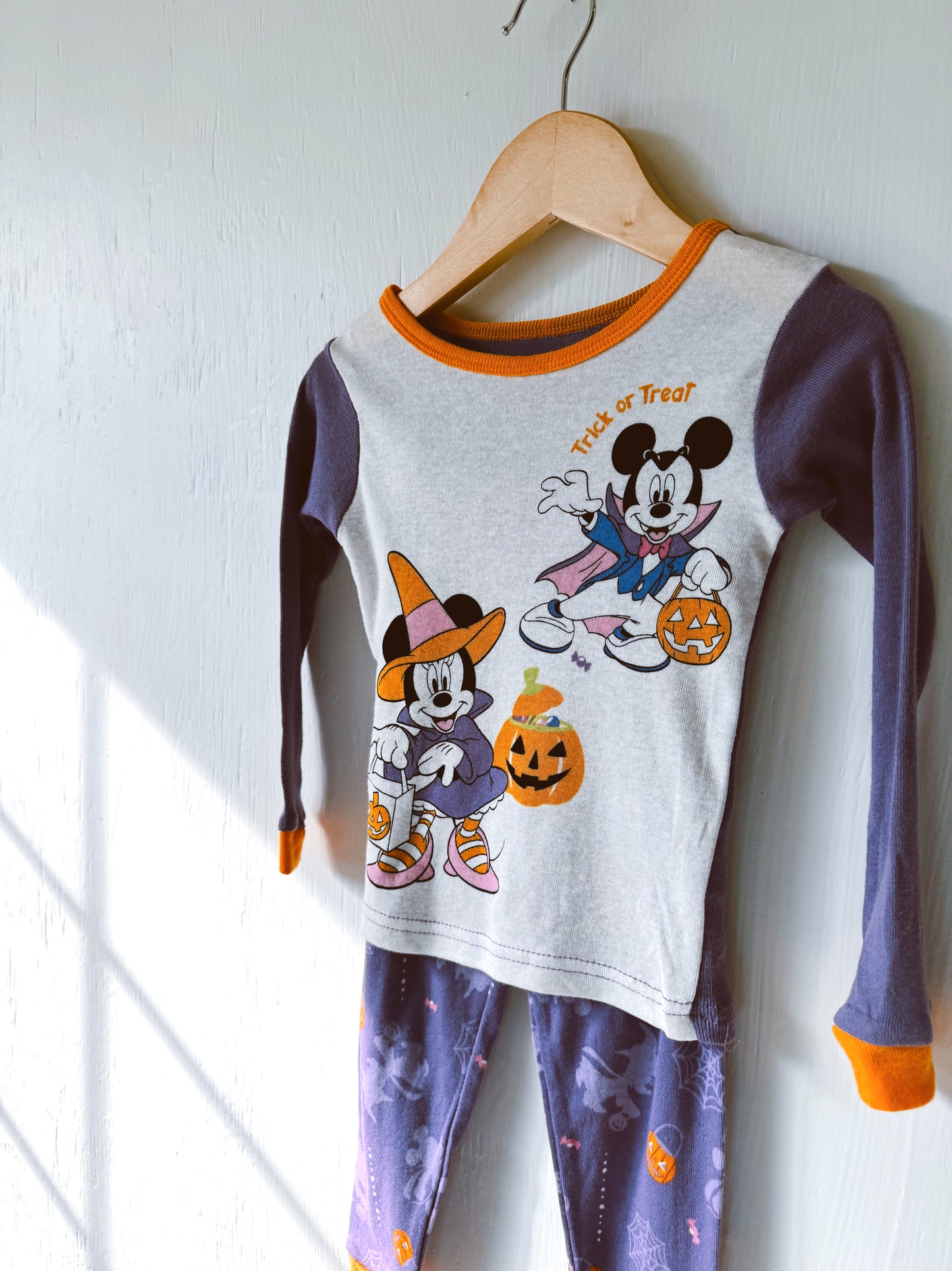 NEW Mickey Minnie Trick or Treat PJ's - 2T