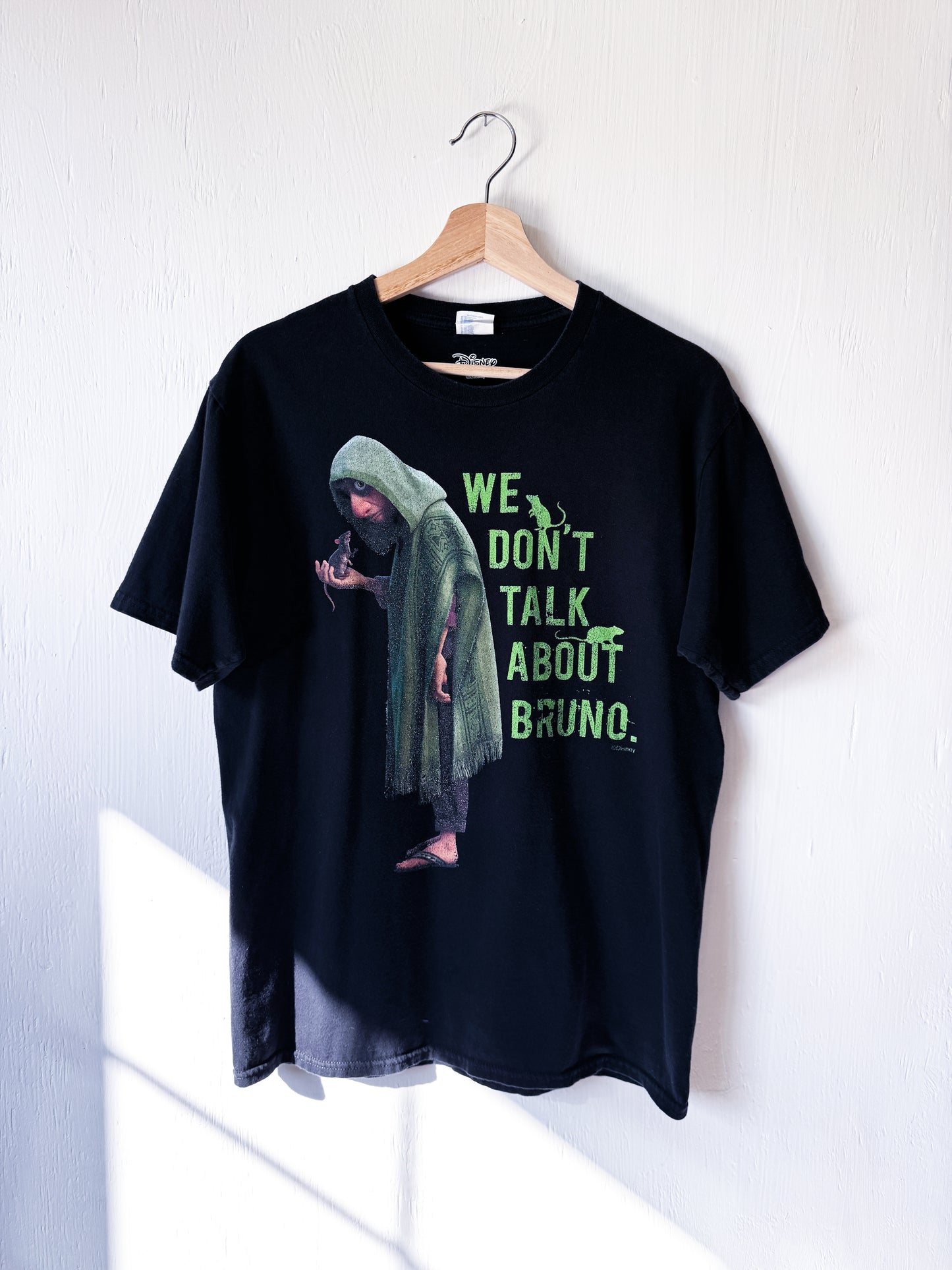Encanto ‘Bruno’ Tee - M