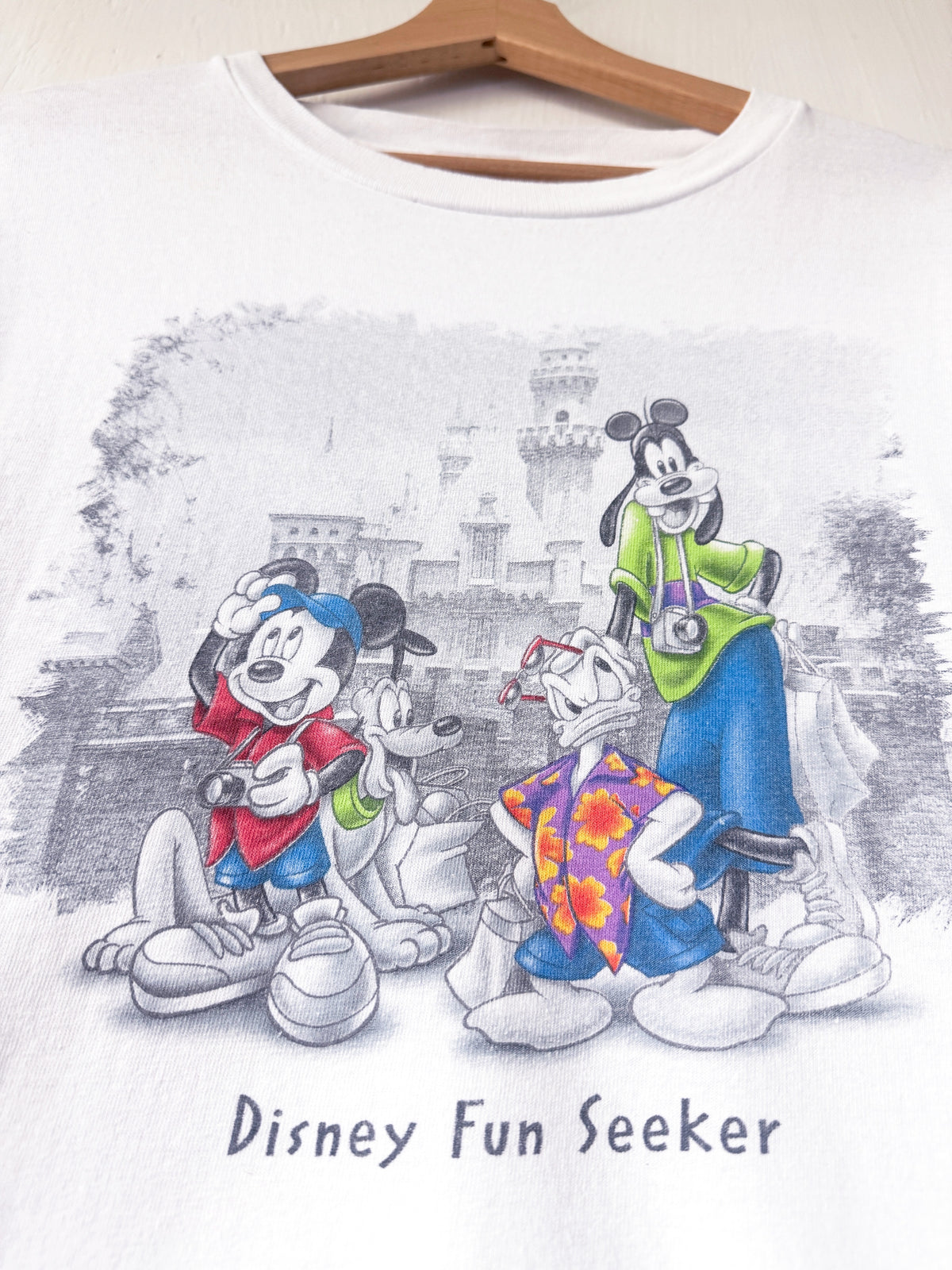 VINTAGE 90’s Fun Seeker Castle Cropped Tee - L