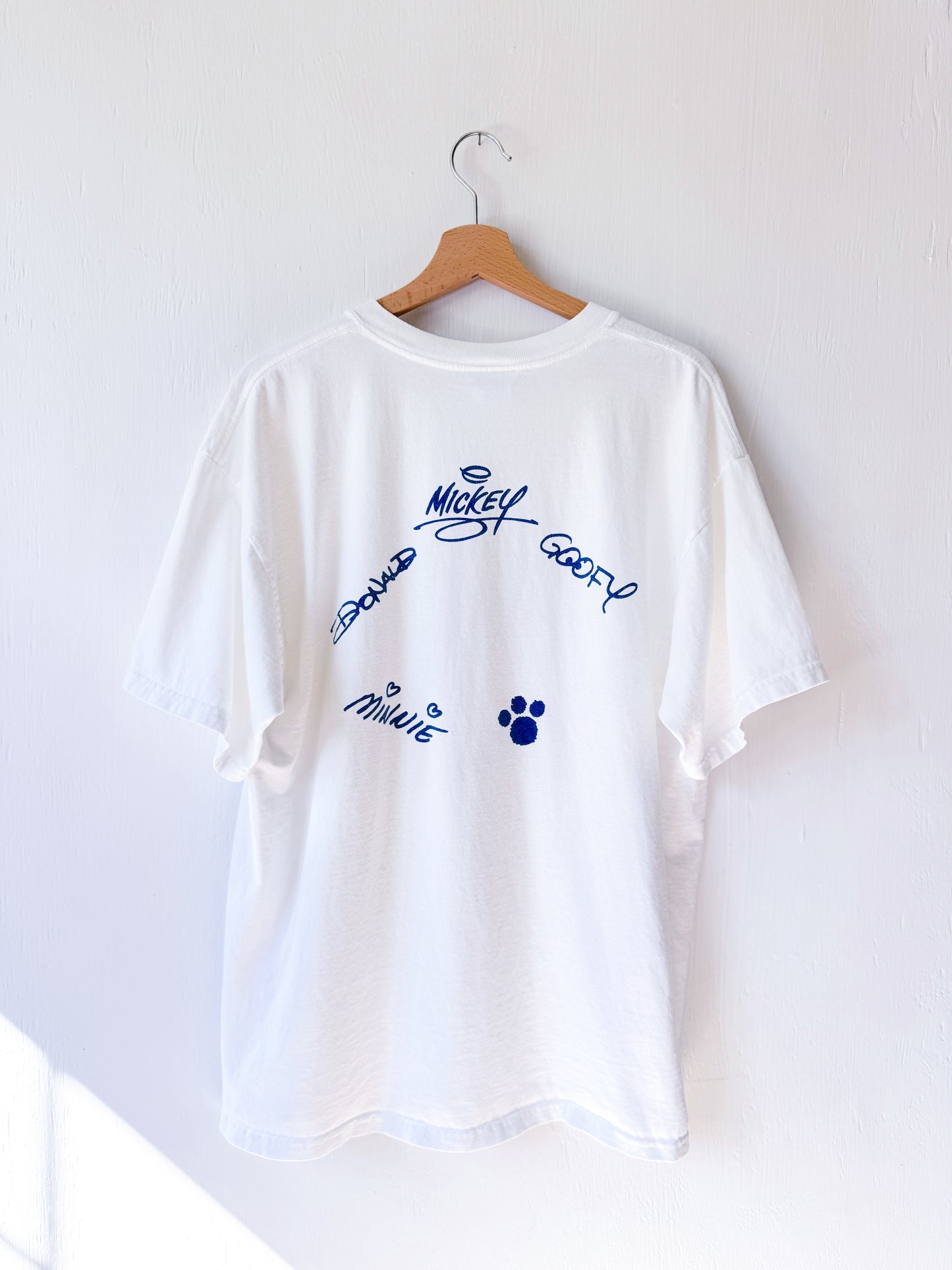 VINTAGE 00’s Disney Cruise Line Characters Signatures Tee - XL