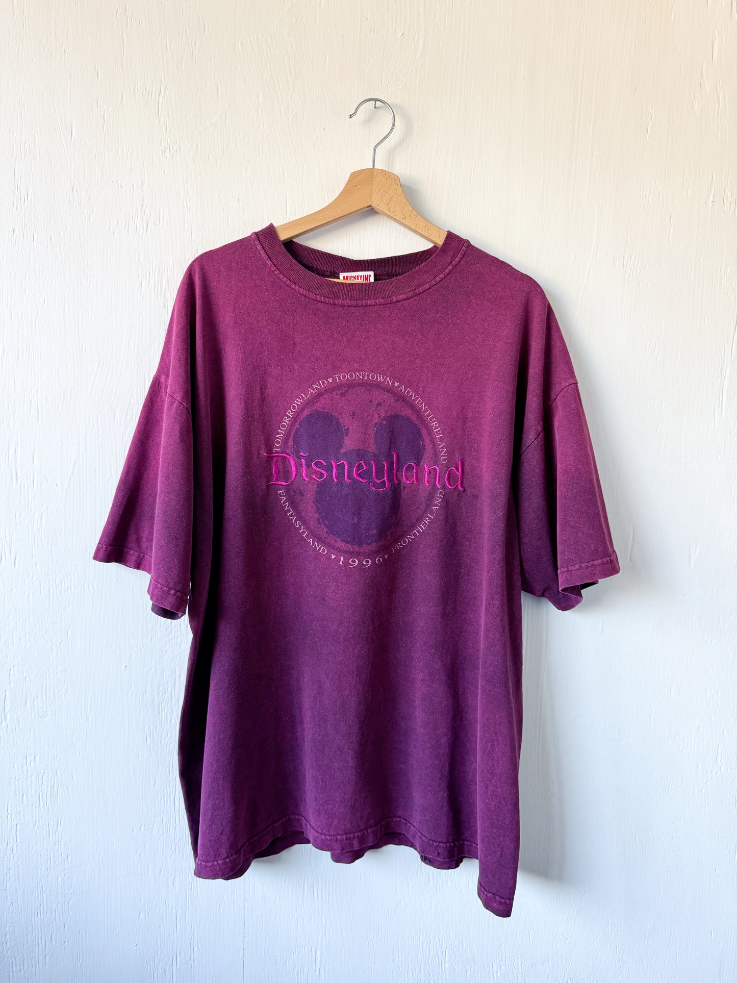 VINTAGE ‘96 Embroidered Disneyland Tee - XL
