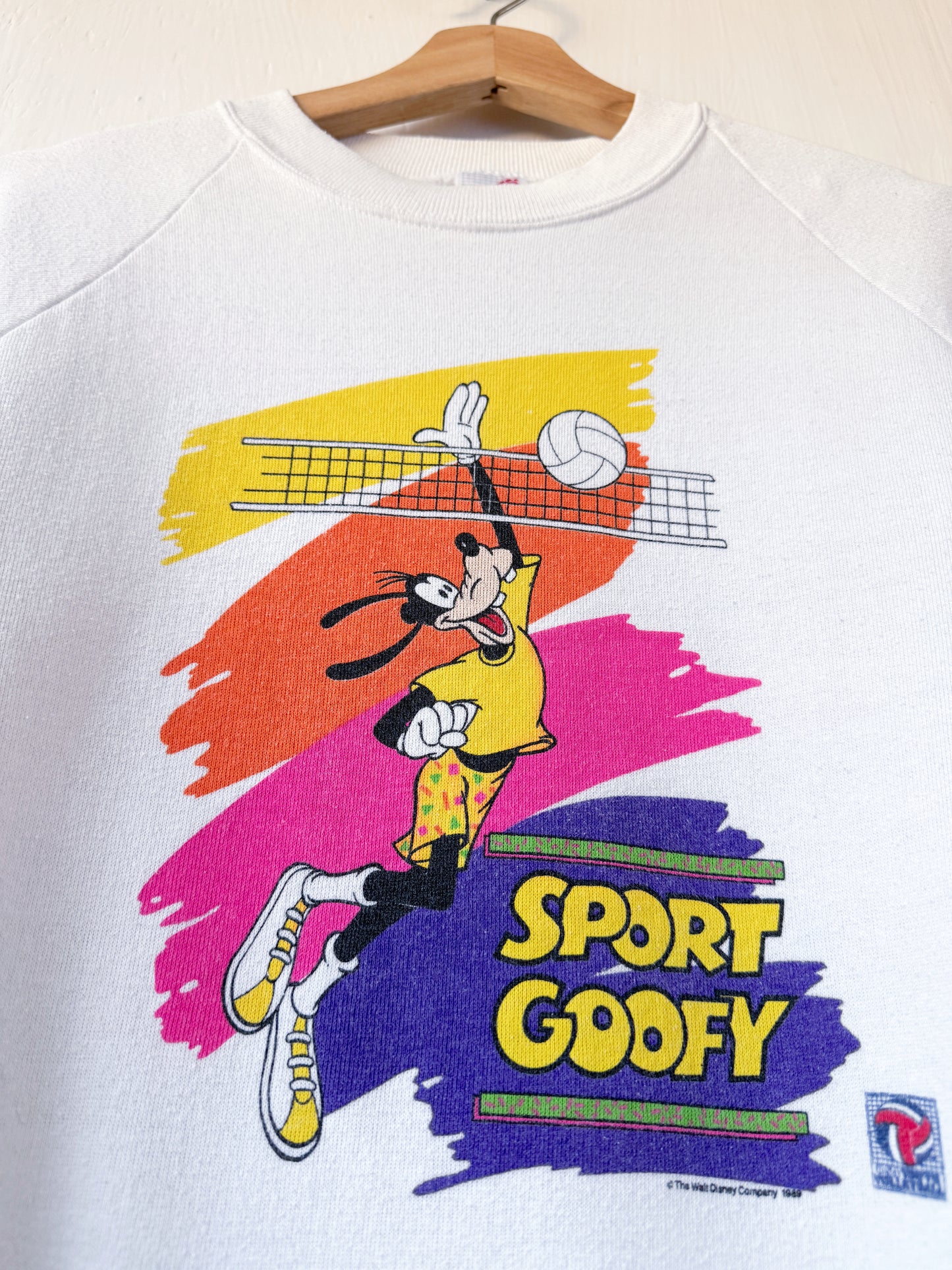 VINTAGE 1989 Sport Goofy Volleyball Crewneck - M