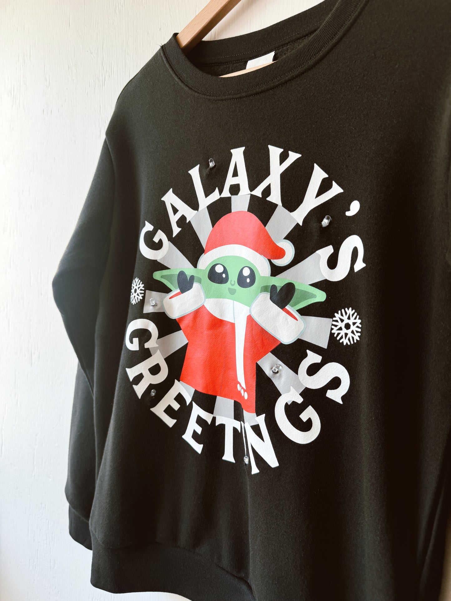 Light Up Xmas Yoda Crewneck - S