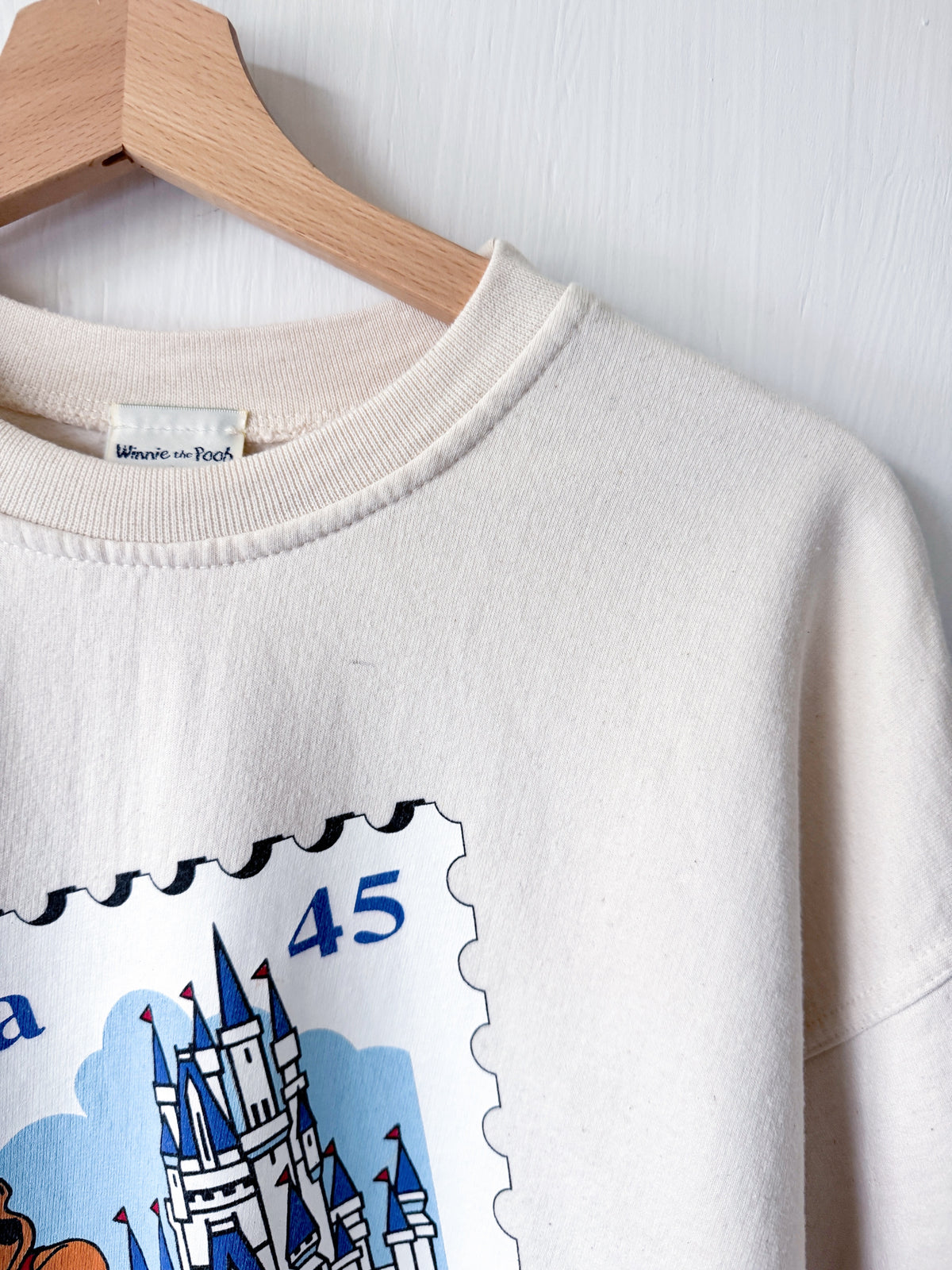 VINTAGE 90’s Pooh Castle Stamp Crewneck - L