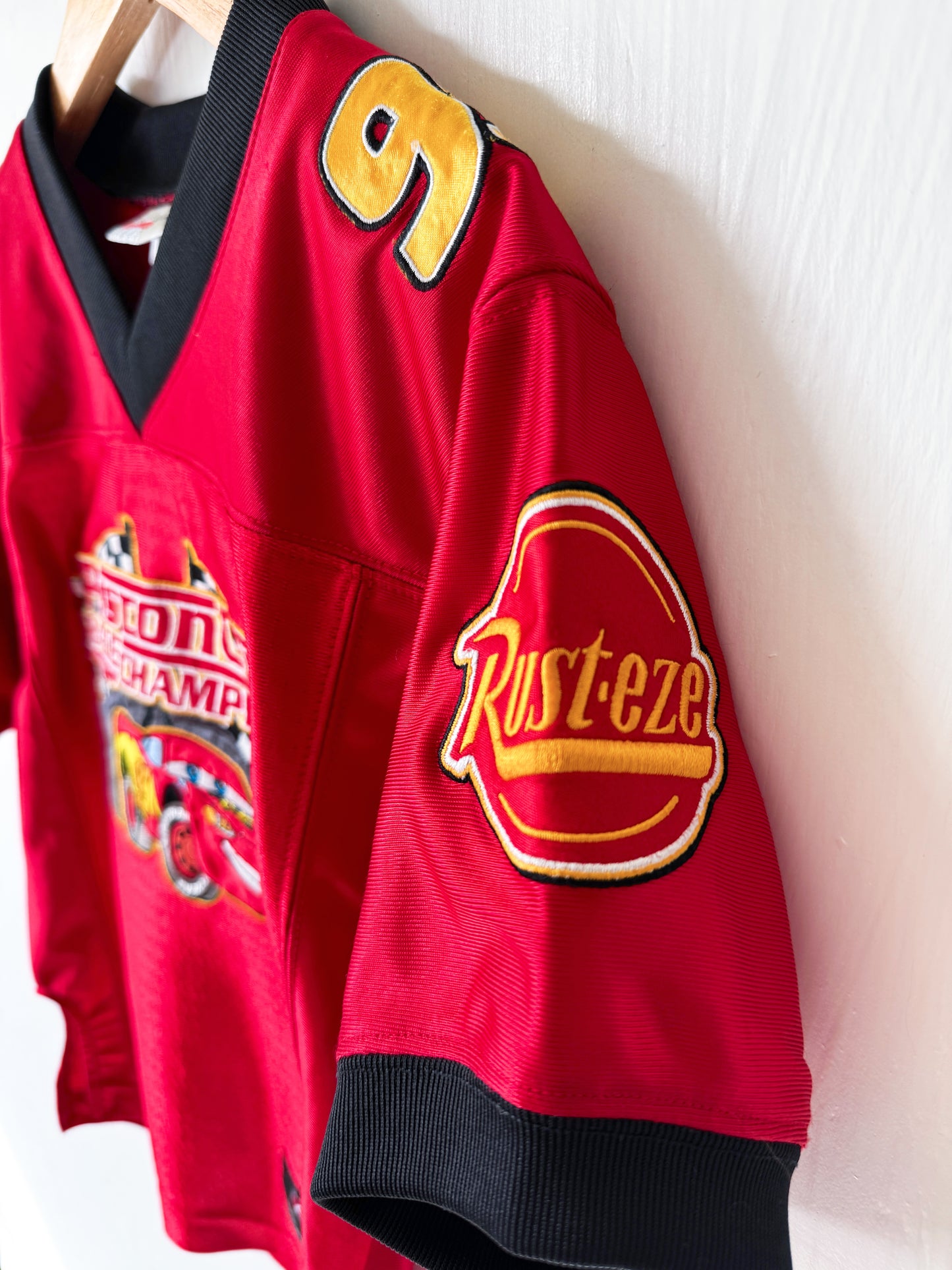 VINTAGE 00’s Disney Parks Lightning McQueen Jersey - YXS