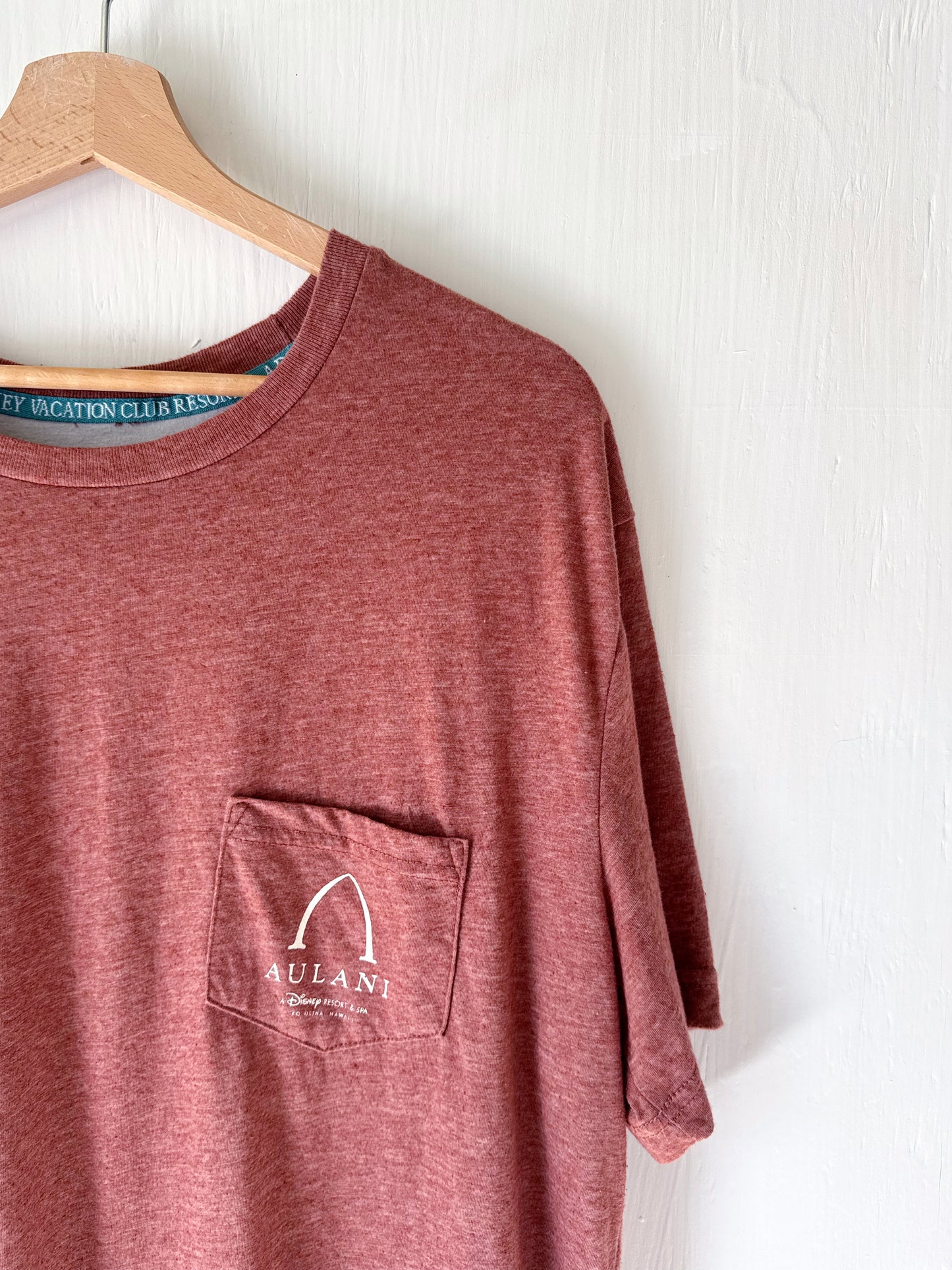 Aulani Graphic Tee - L