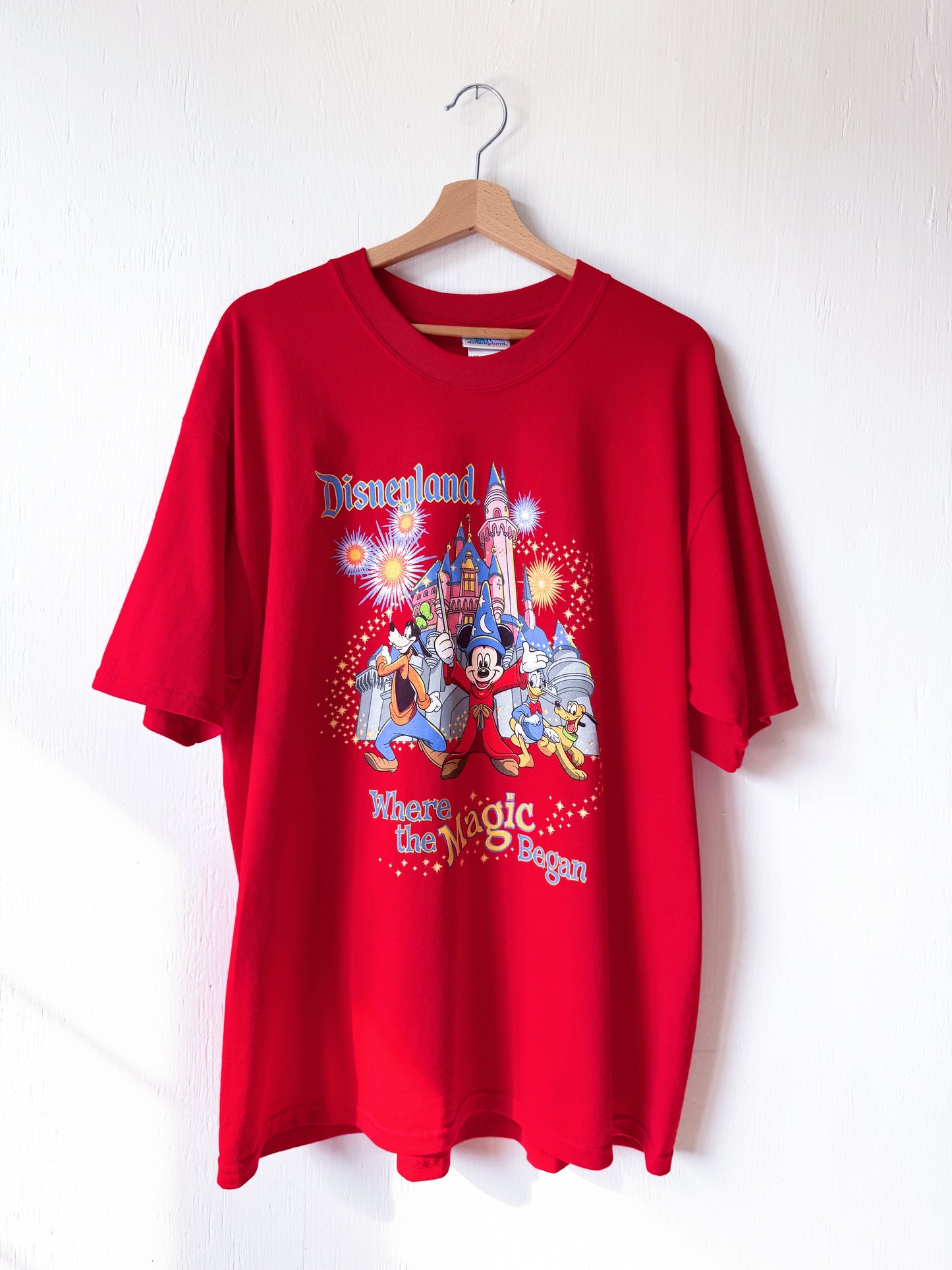 VINTAGE 00’s Disneyland Castle Magic Tee - XL