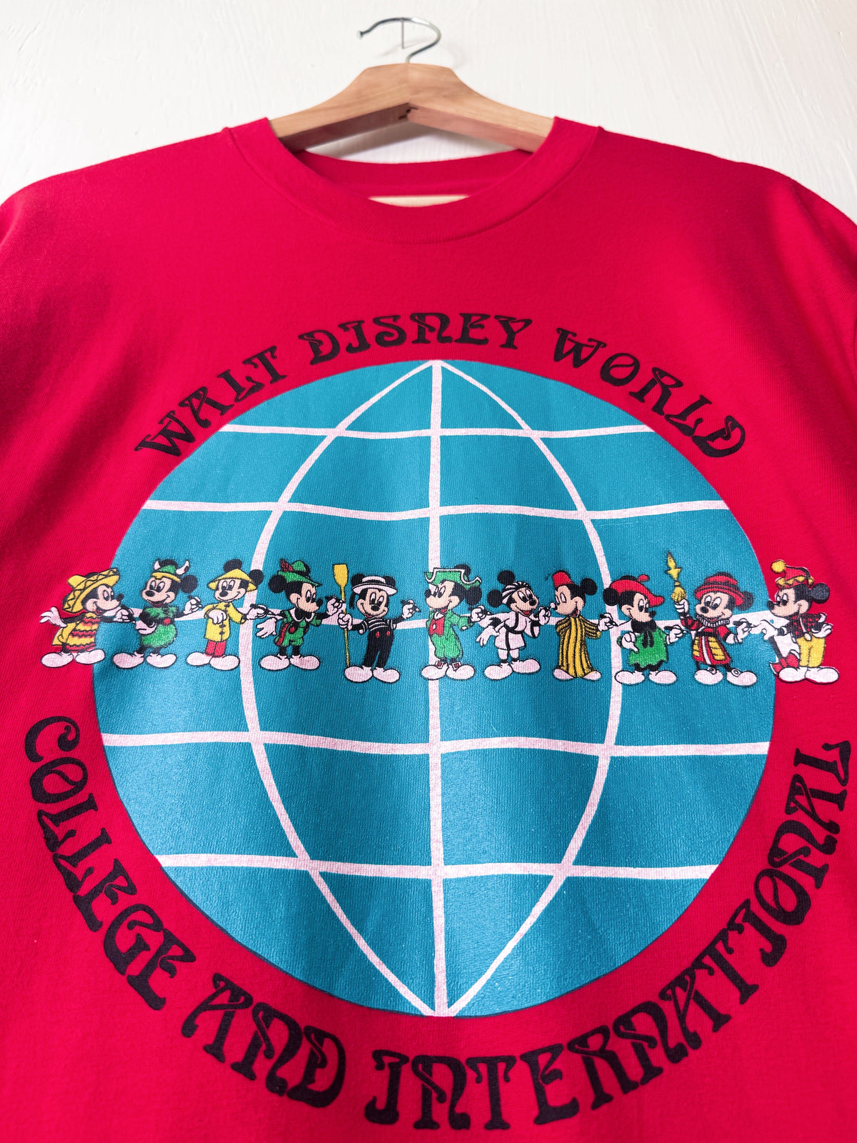 VINTAGE 90’s Rare International Mickeys Tee - L