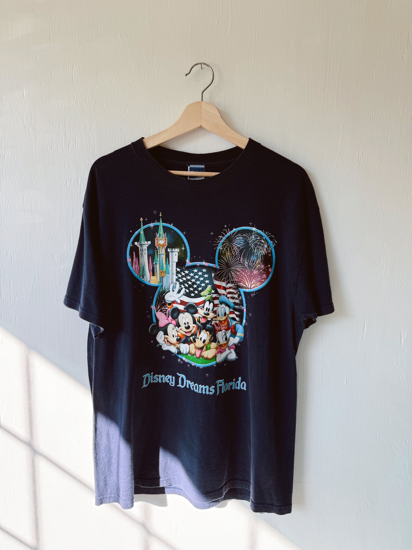 VINTAGE Y2K Disney Dreams Castle Tee - L