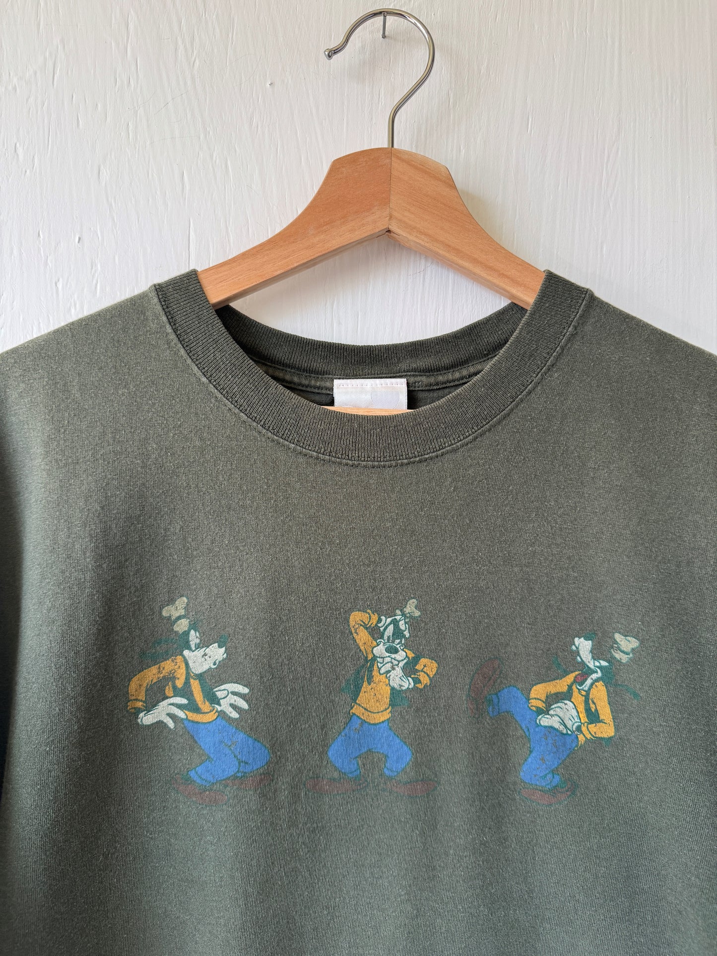 VINTAGE 90’s Disney Store Goofy Tee - M