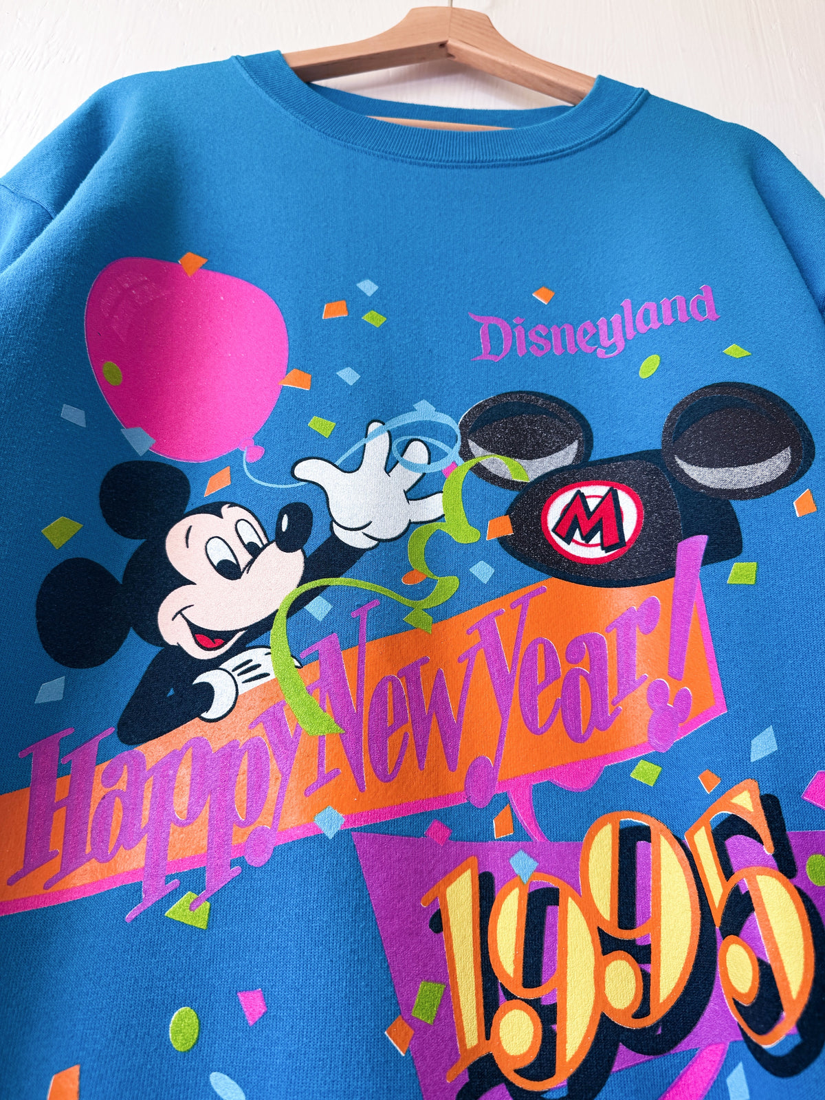 VINTAGE 1995 Rare Disneyland New Year Crewneck - L