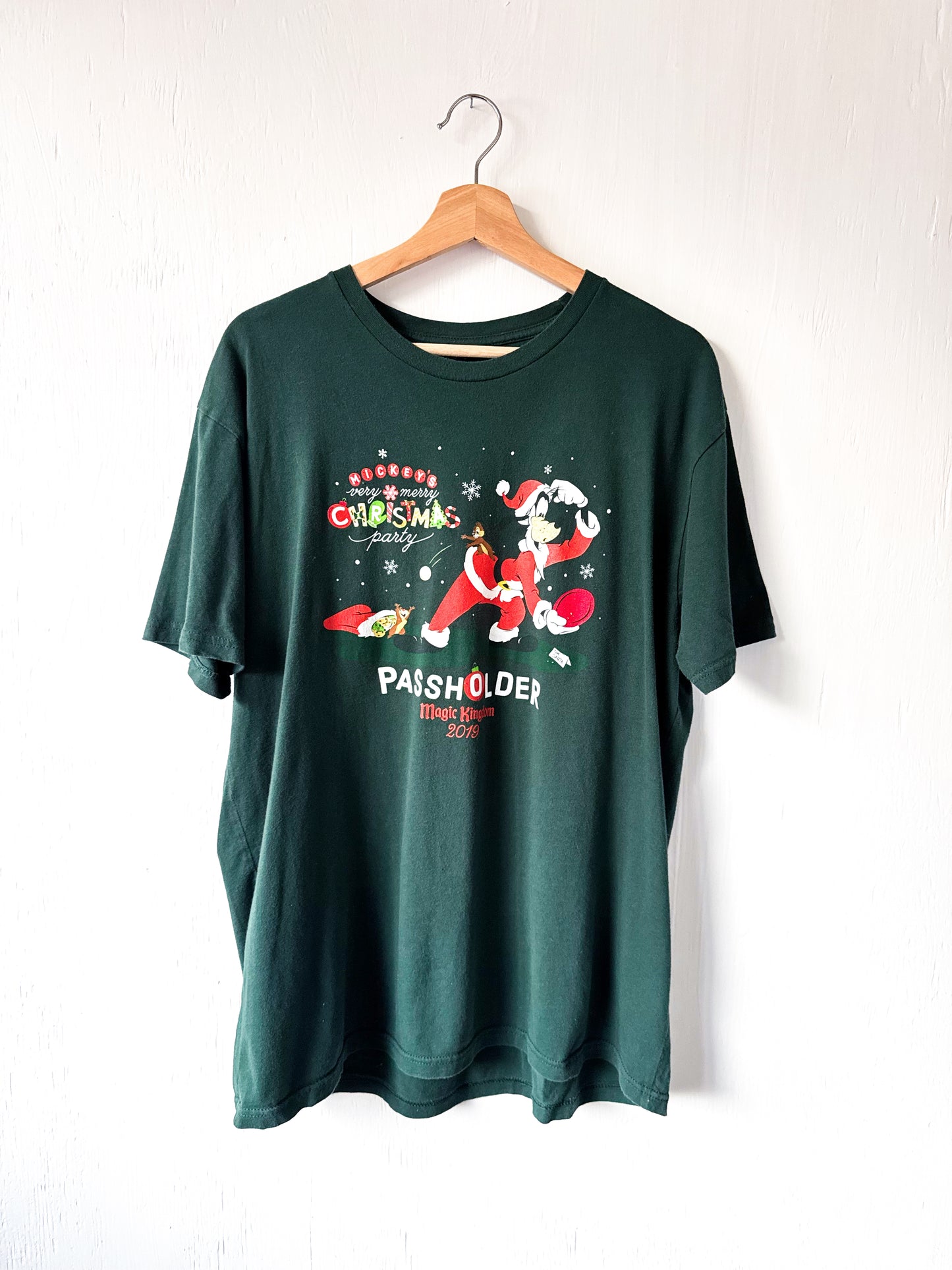 Disney Parks Santa Goofy Passholder Tee - XL