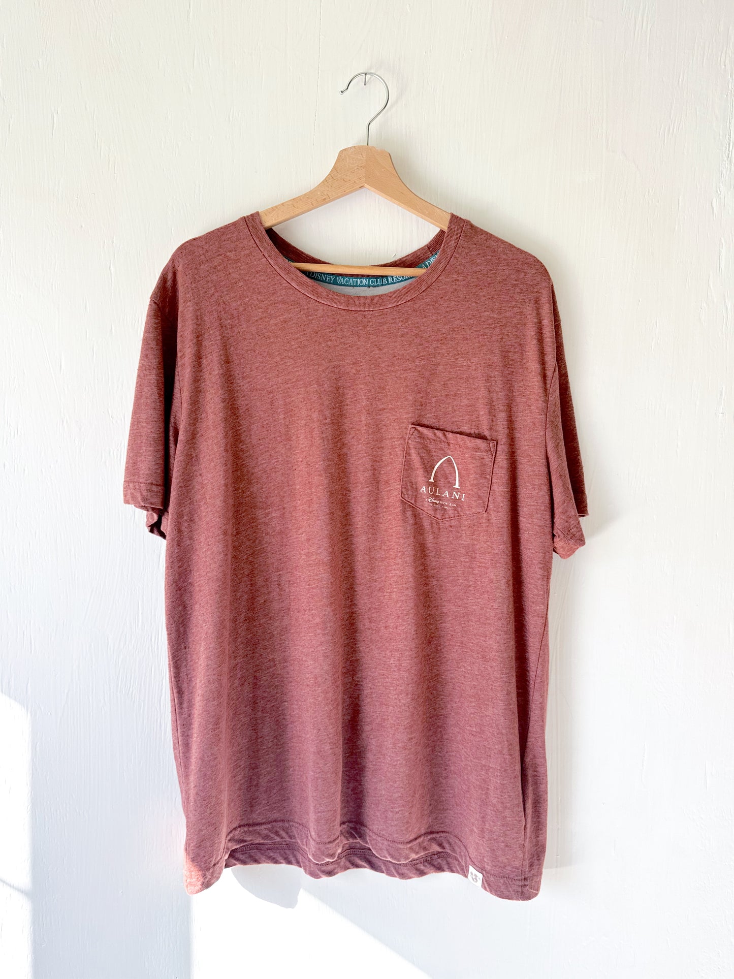 Aulani Graphic Tee - L