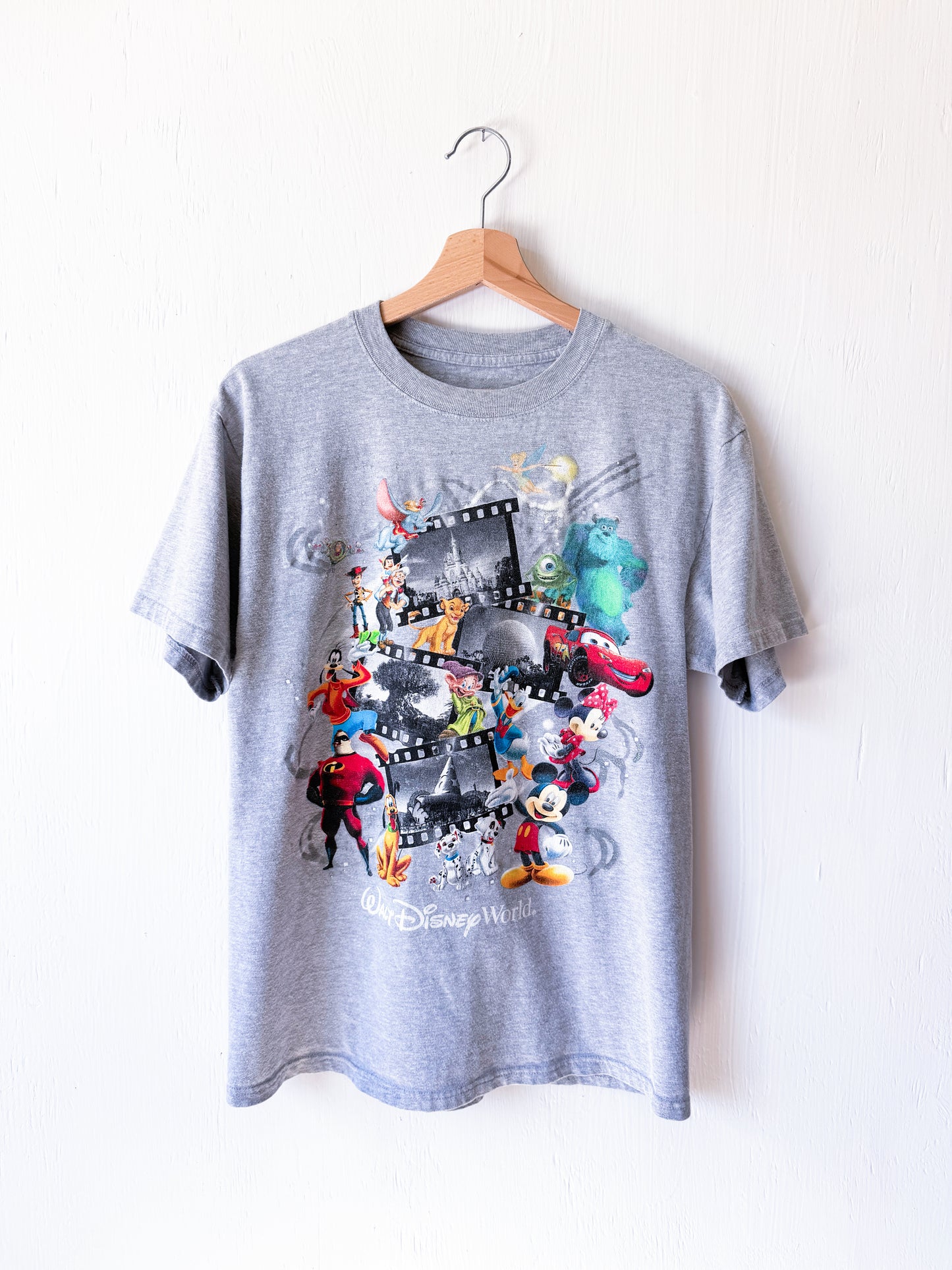 VINTAGE 00’s Disney Animation Tee - M