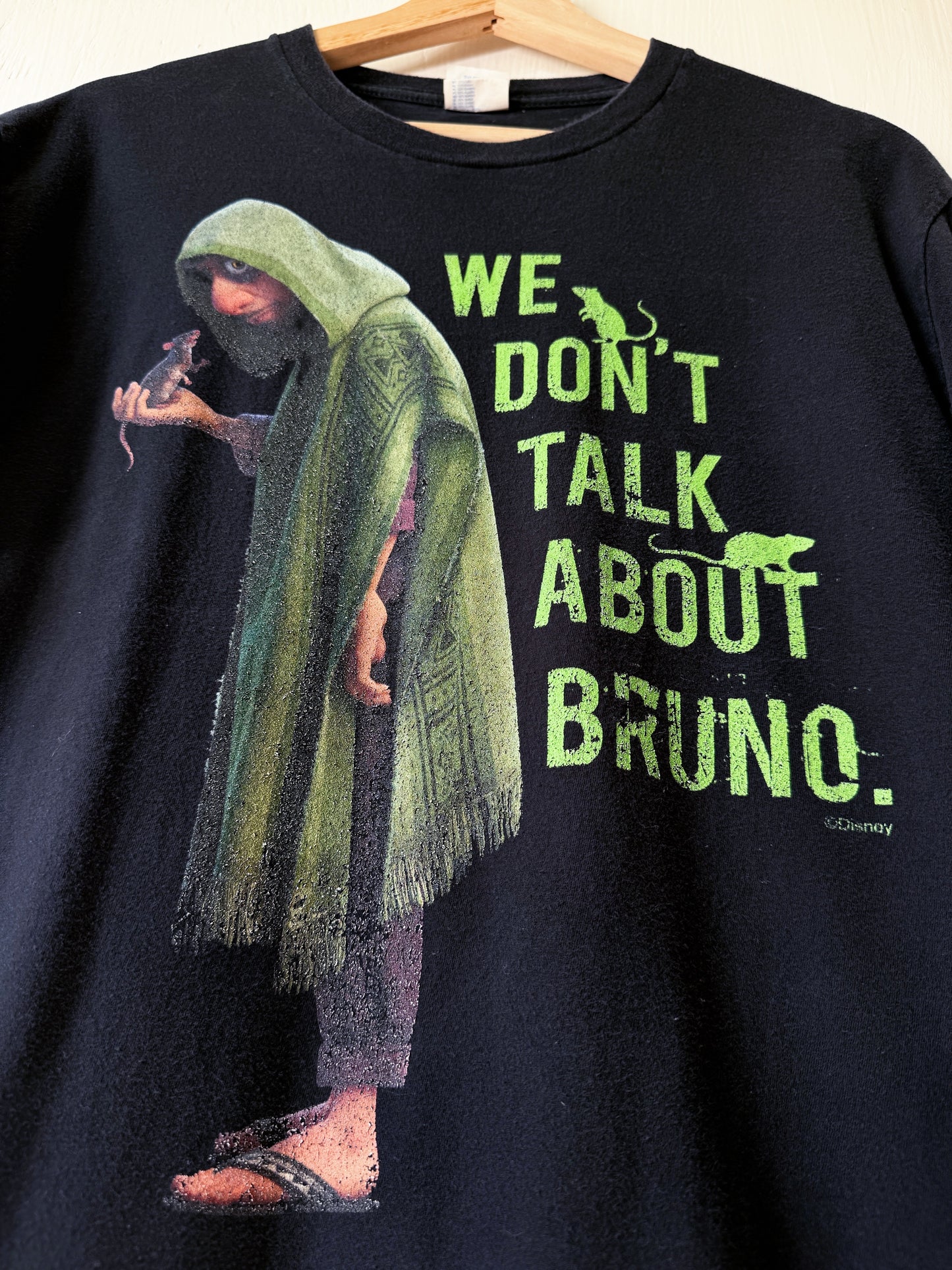 Encanto ‘Bruno’ Tee - M