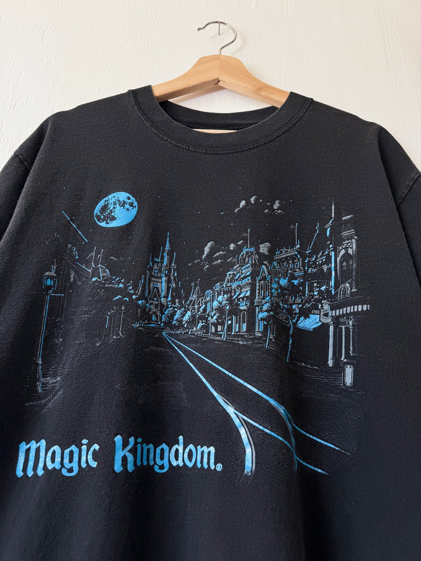 VINTAGE 90’s Main Street Moon Tee - L