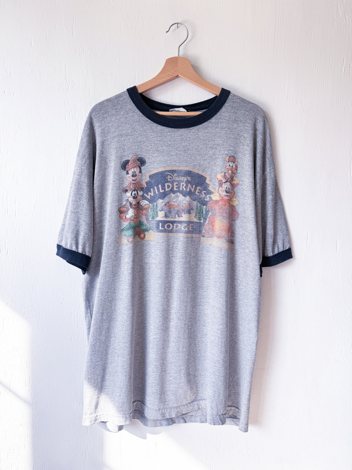 VINTAGE 00’s Wilderness Lodge Ringer Tee - XL