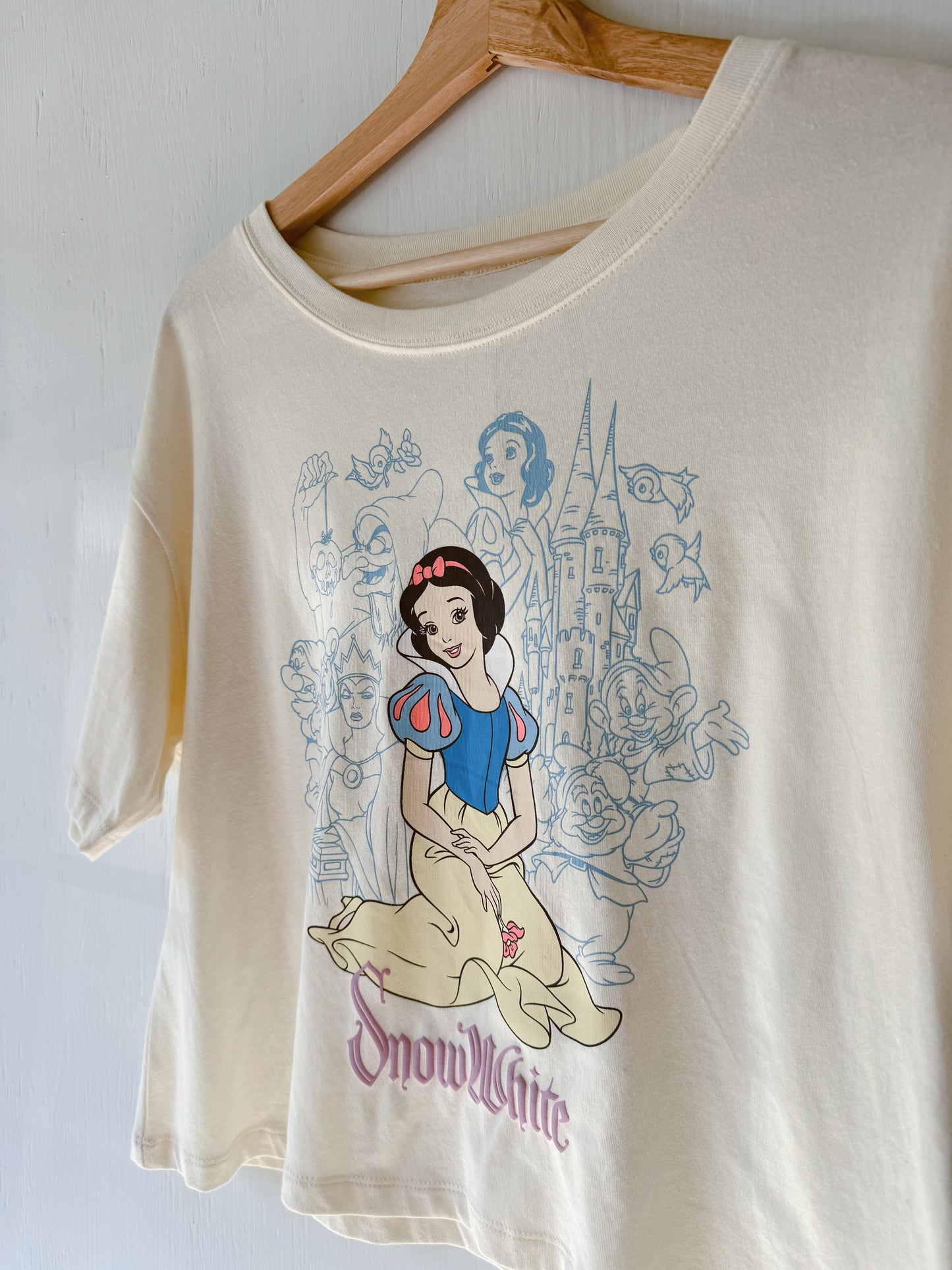 Snow White Neutral Tee - S