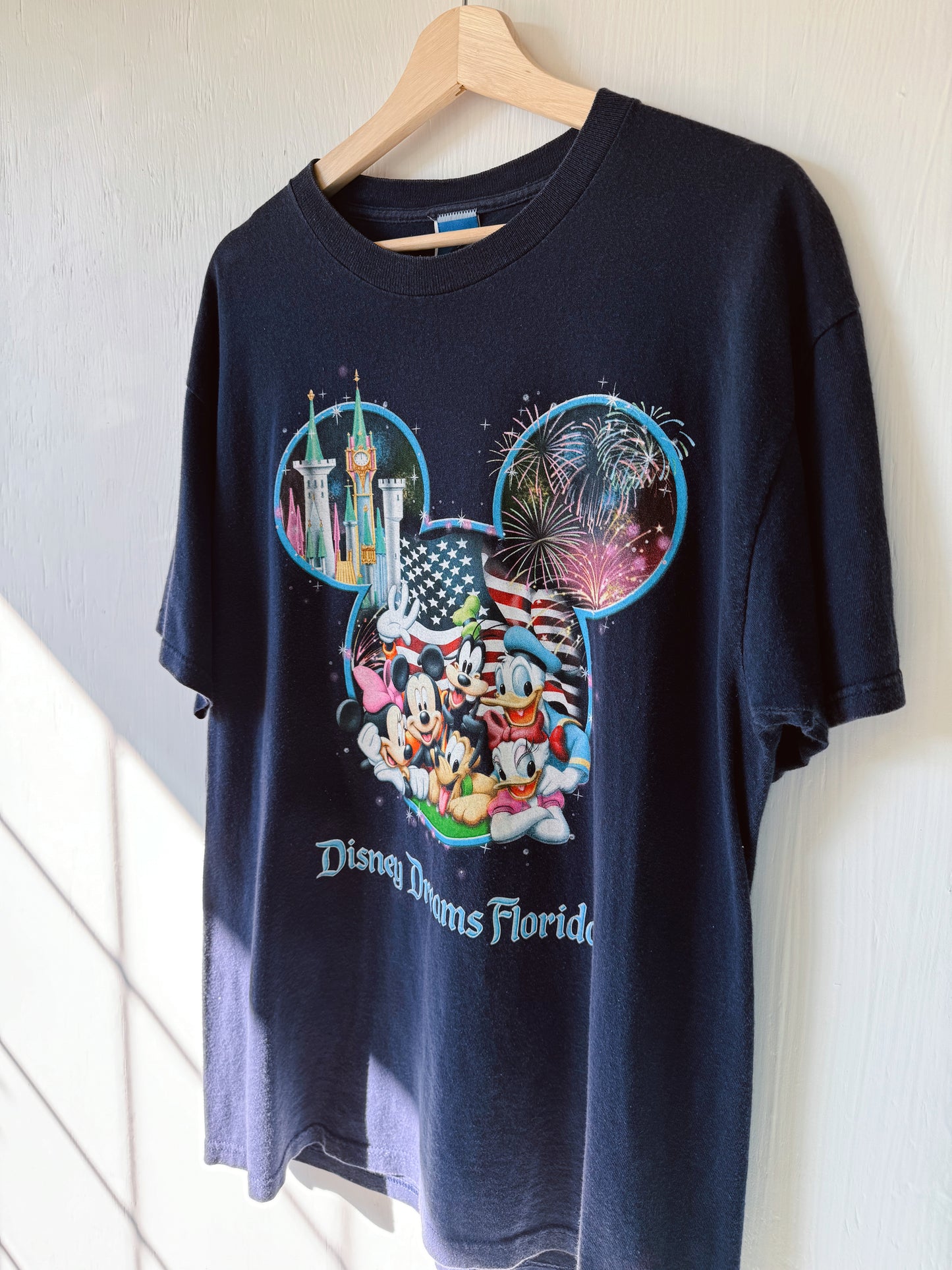 VINTAGE Y2K Disney Dreams Castle Tee - L