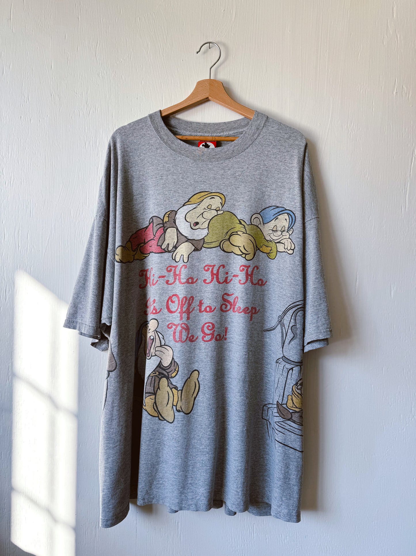 VINTAGE 90’s Sleeping Seven Dwarfs Tee - OS