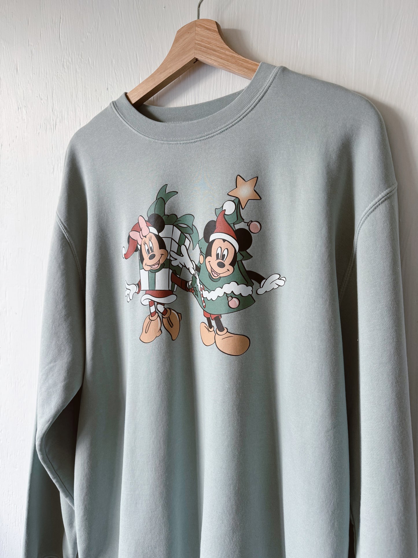 NEW Festive Mickey Minnie Crewneck - L