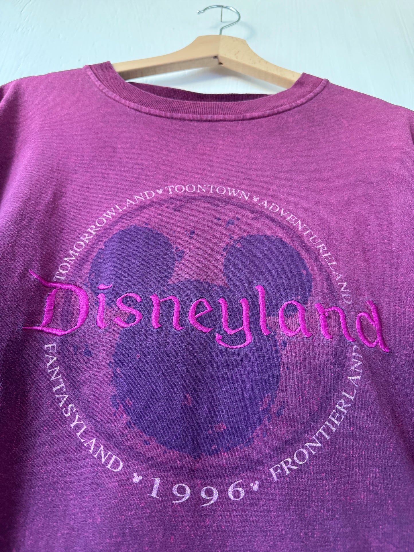 VINTAGE ‘96 Embroidered Disneyland Tee - XL