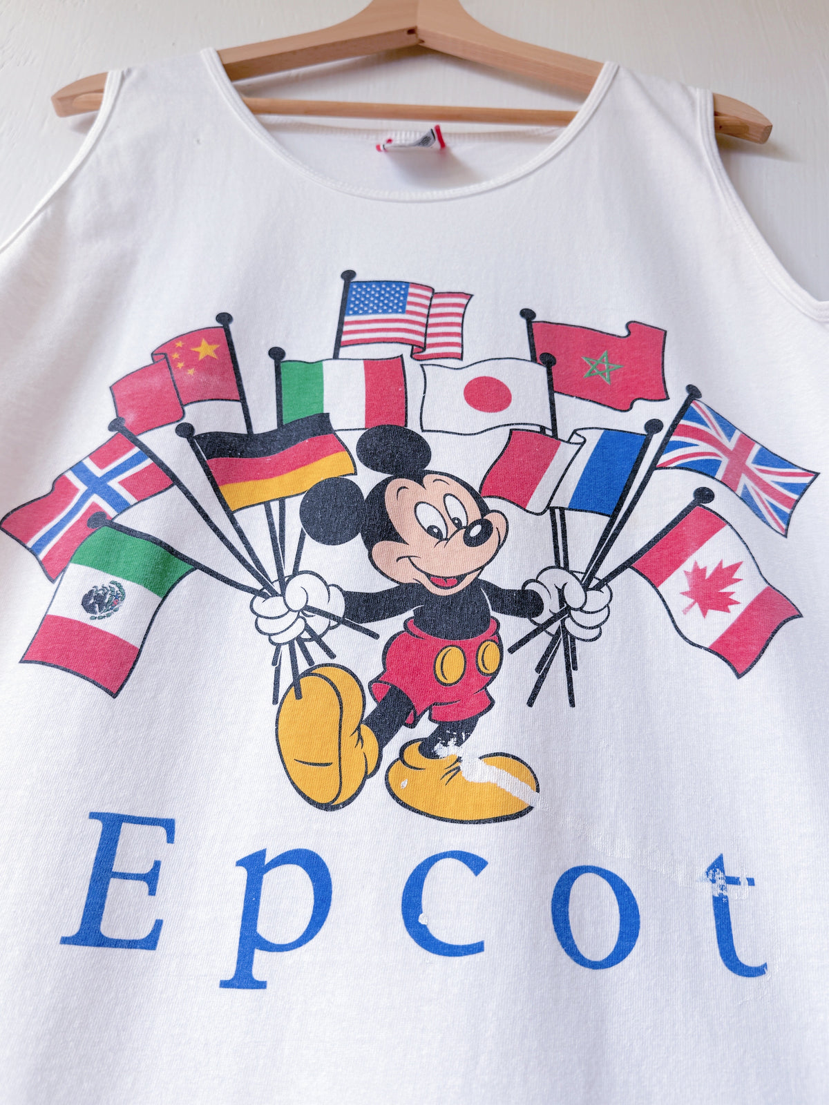 VINTAGE 90’s Epcot World Showcase Tank - L