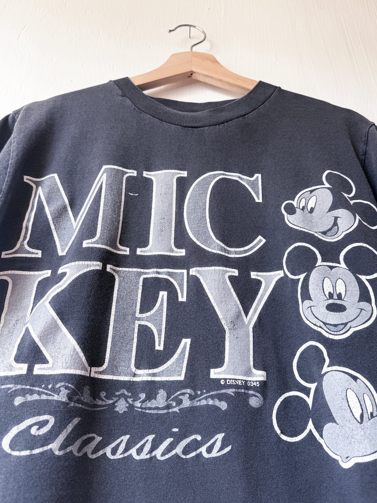VINTAGE 90’s Mickey Classic Cropped Tee - S