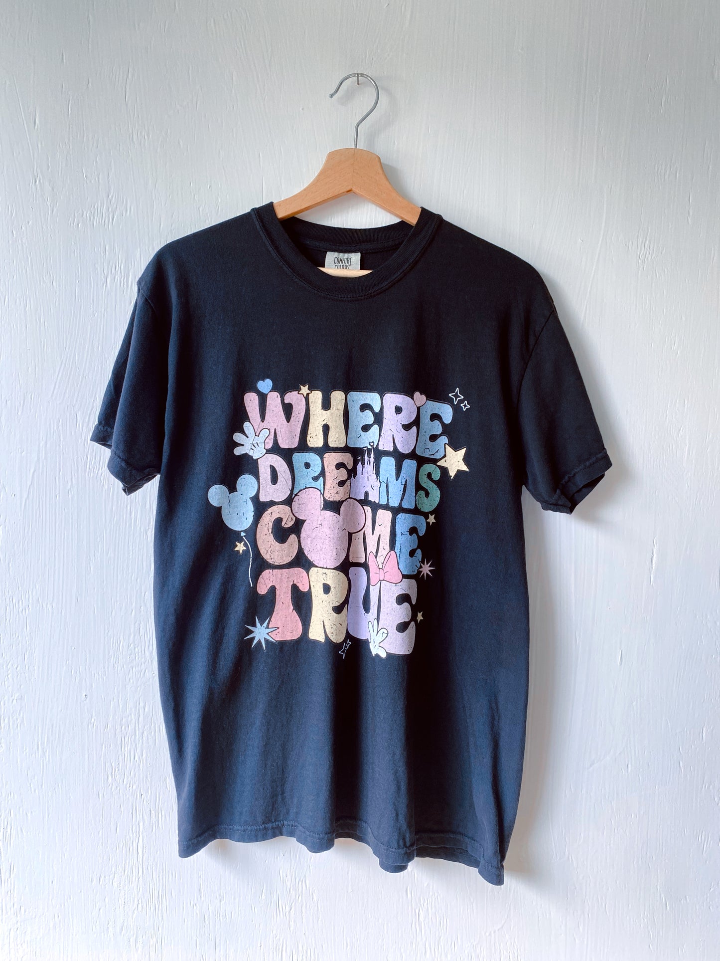 Disney Dreams Graphic Tee - M